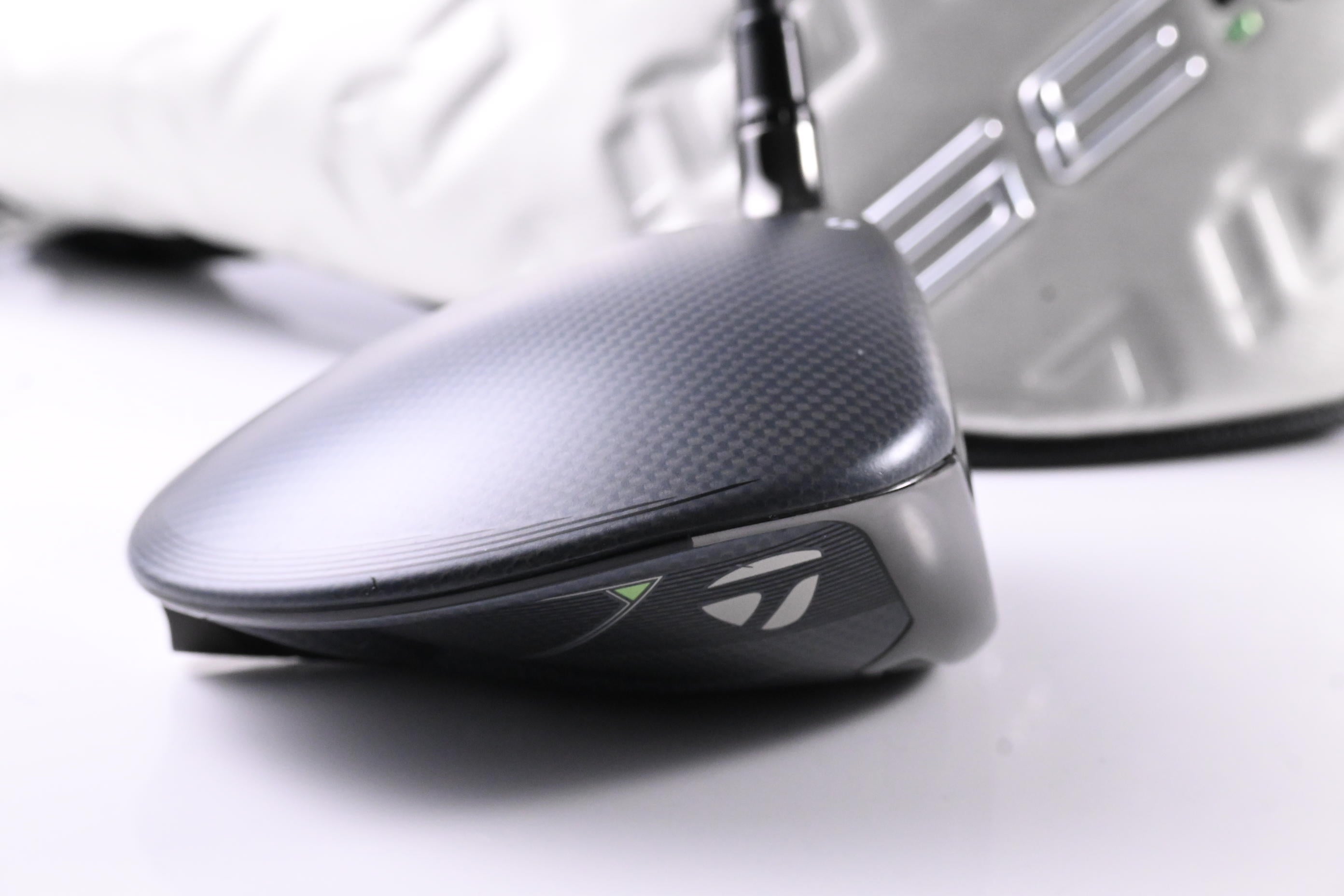 Taylormade Qi35 Driver / 10.5 Degree / Regular Flex Fujikura Ventus Blue 5 Shaft