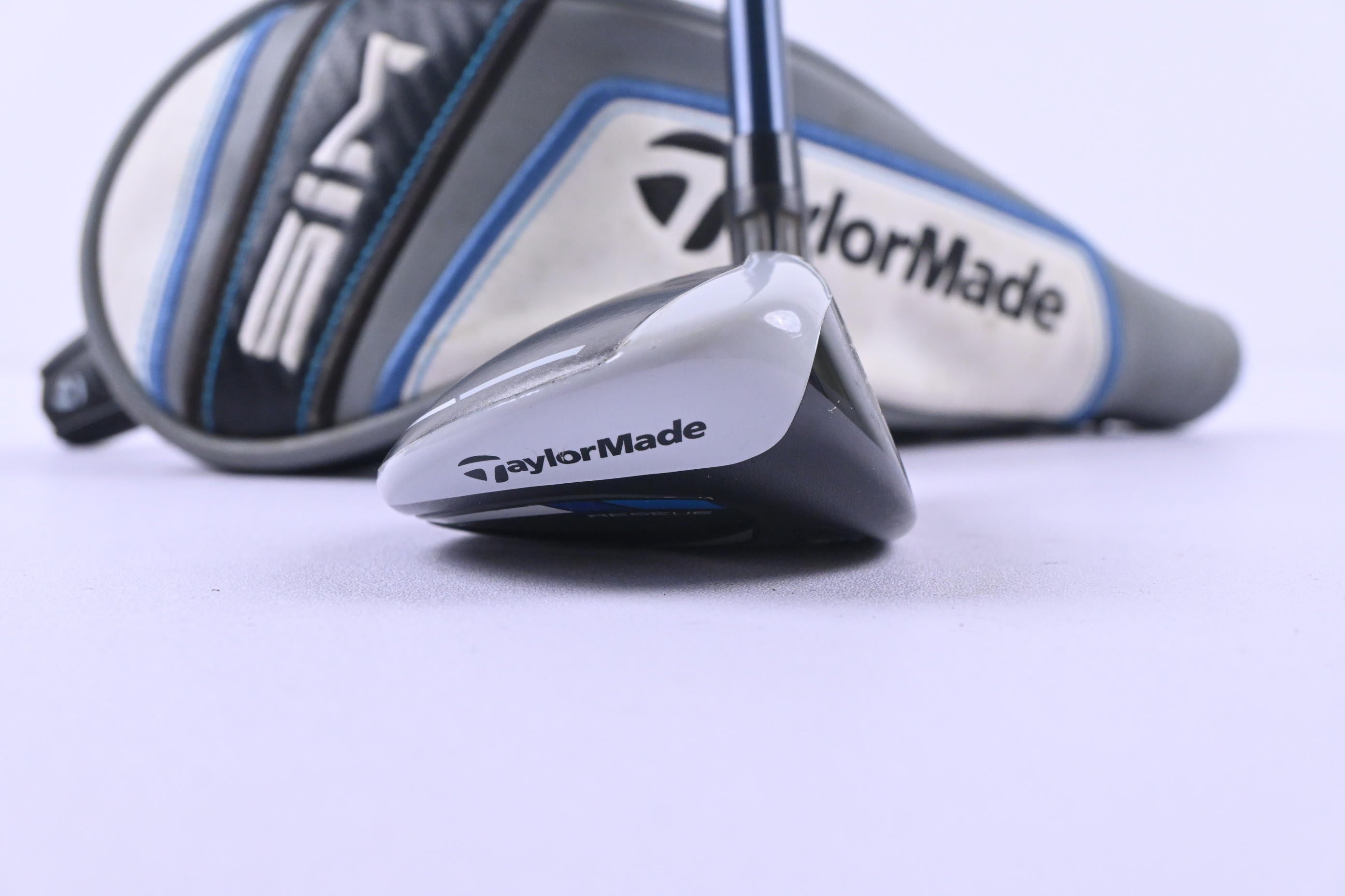 Taylormade SIM Max #3 Hybrid / 19 Degree / Stiff Flex Fujikura Ventus Blue 7