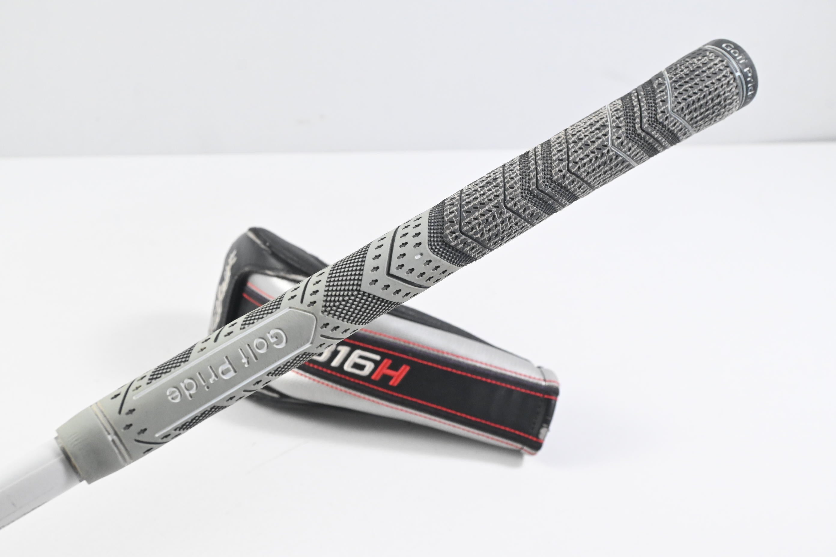 Titleist 816 H1 #4 Hybrid / 23 Degree / Regular Flex Diamana M+ Red 60 Shaft