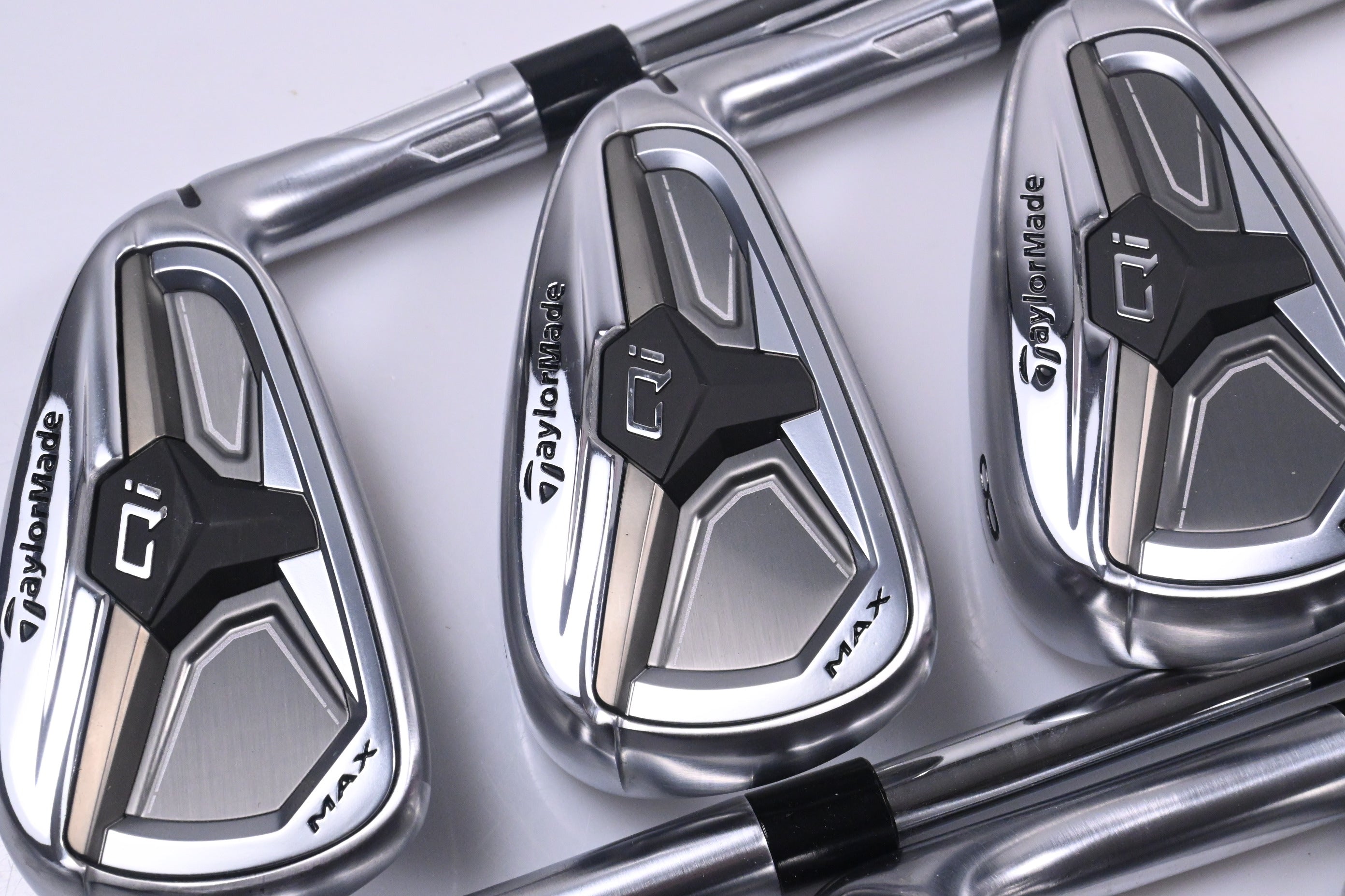 Taylormade Qi Max Irons / 6-PW+AW / Regular Flex KBS MAX Lite Shafts