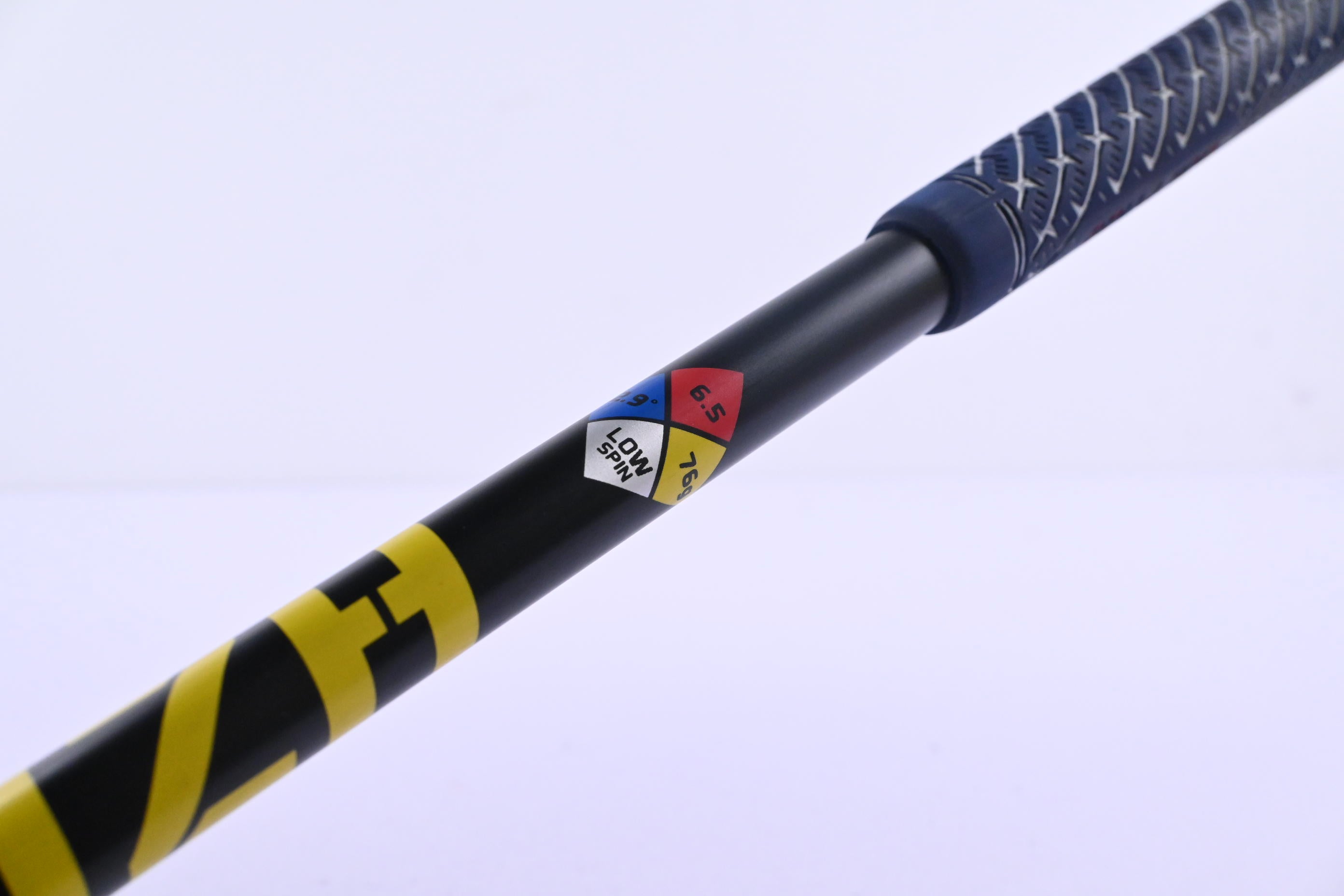 Titleist 915 F #5 Wood / 18 Degree / X-Flex HZRDUS Yellow 76 Shaft