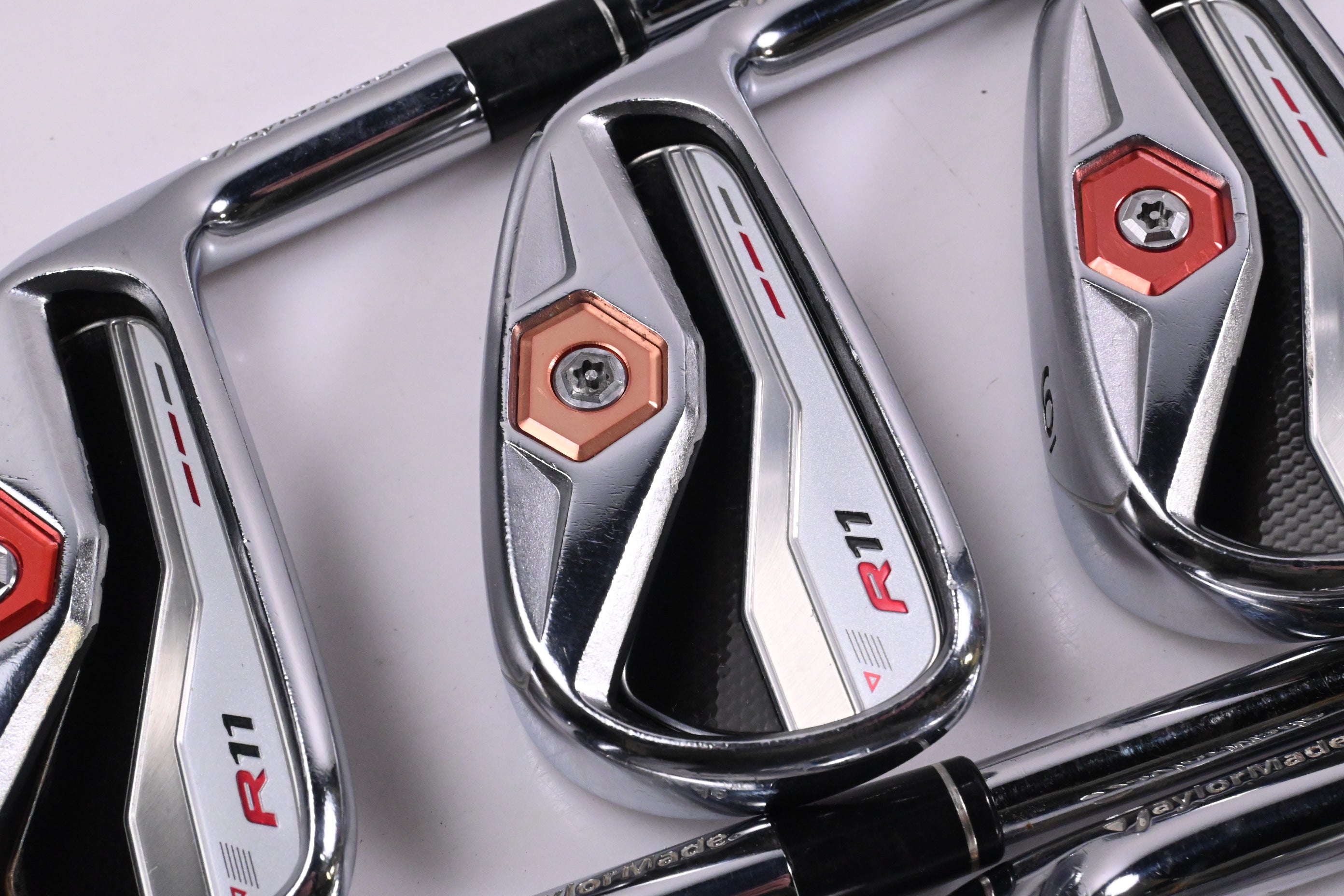 Taylormade R11 Irons / 4-PW+SW / Regular Flex KBS 90 Shafts