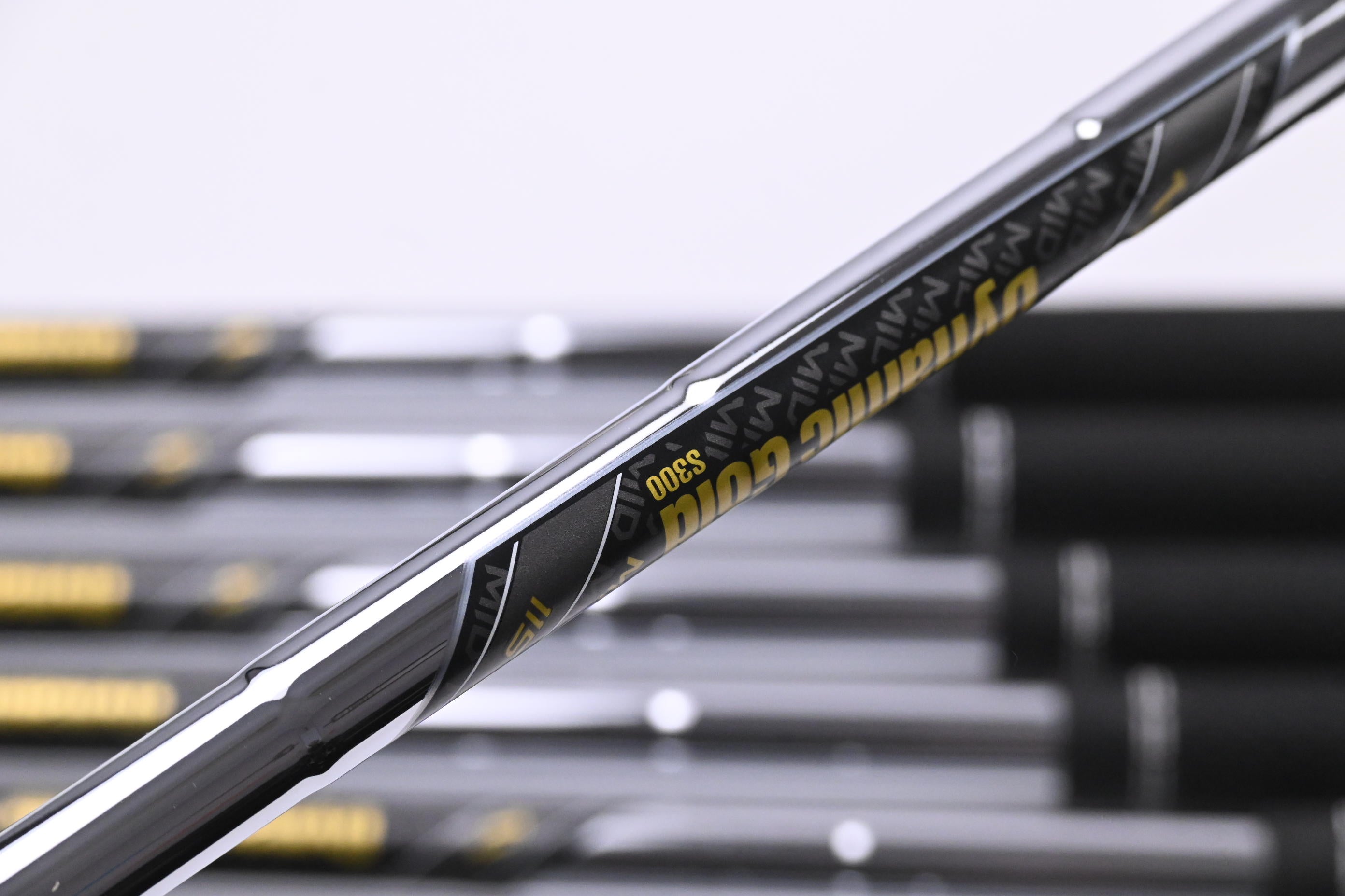 Srixon ZXi7 Irons / 4-PW / Stiff Flex Dynamic Gold Mid 115 Shafts