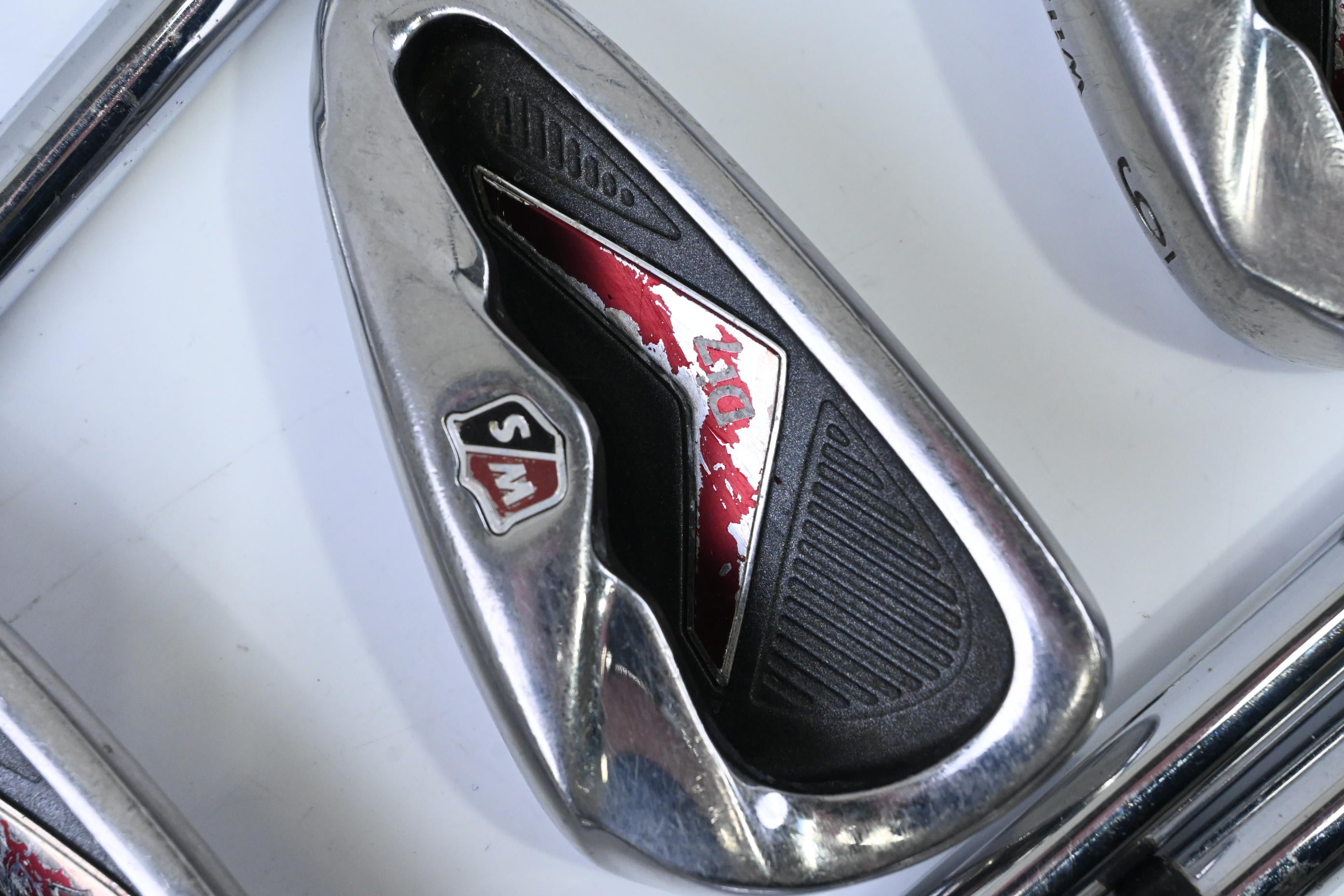 Wilson DI7 Irons / 4-PW+SW / Uniflex TX-105fs Shafts