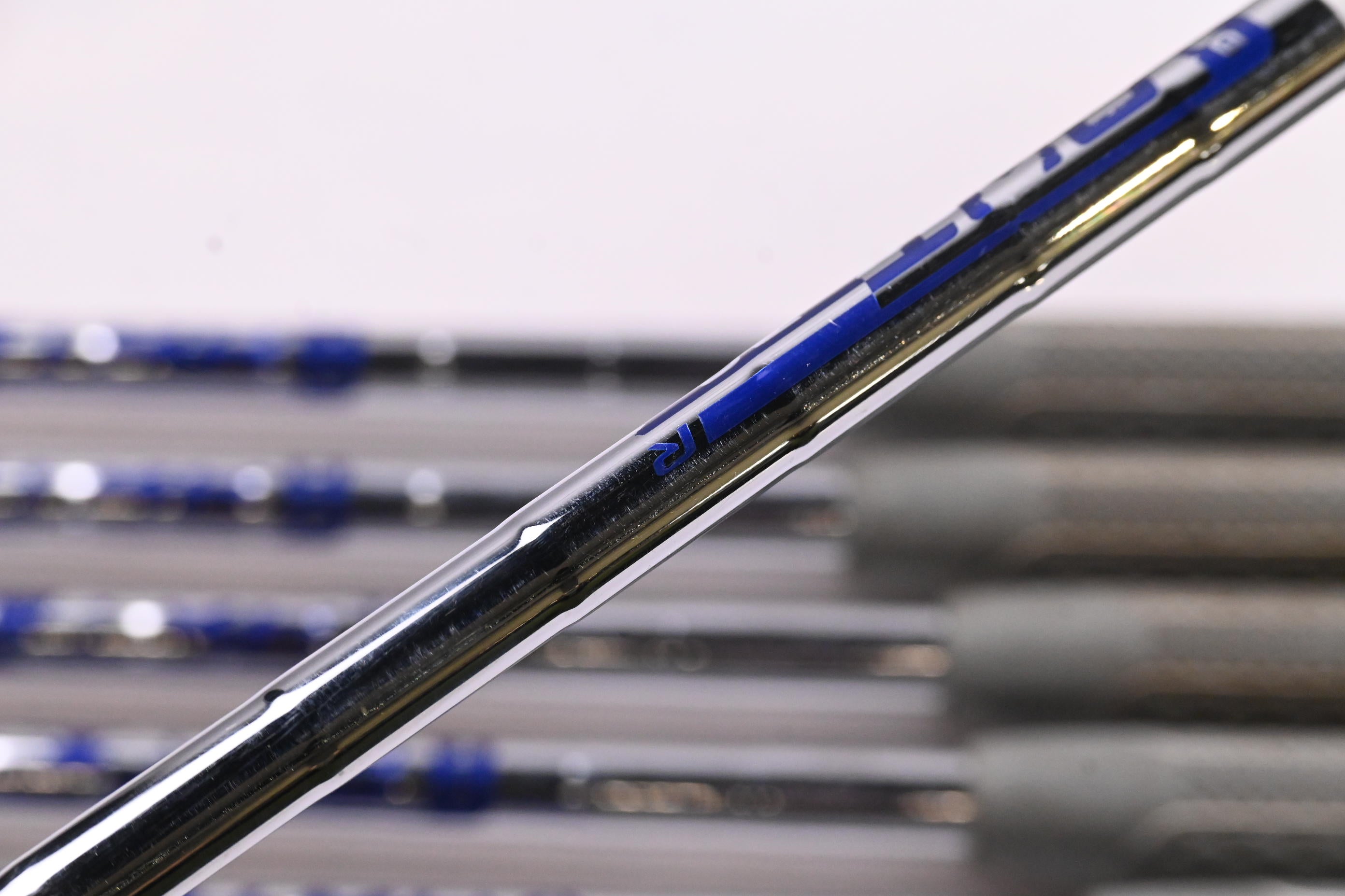 Ping G425 Irons / 5-PW+SW / Blue Dot / Regular Flex Ping AWT 2.0 Shafts