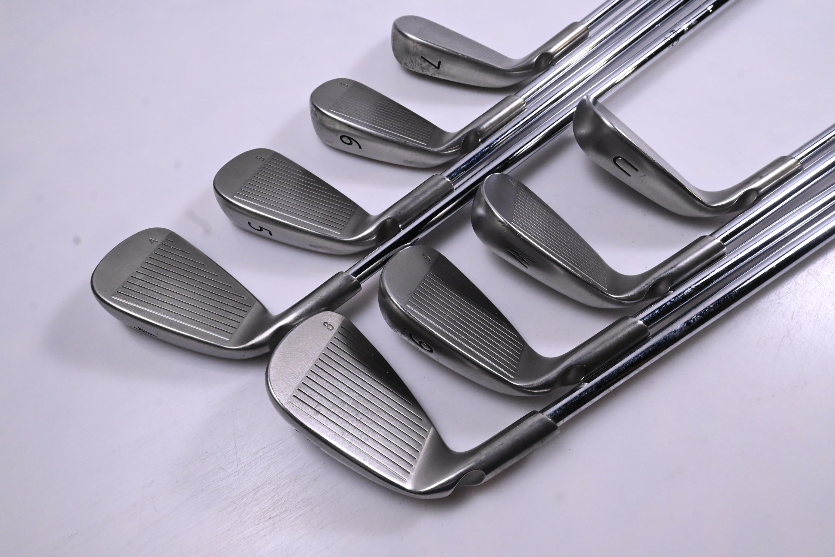 Ping i15 Irons / 4-PW+GW / Blue Dot / Regular Flex Ping AWT Shafts