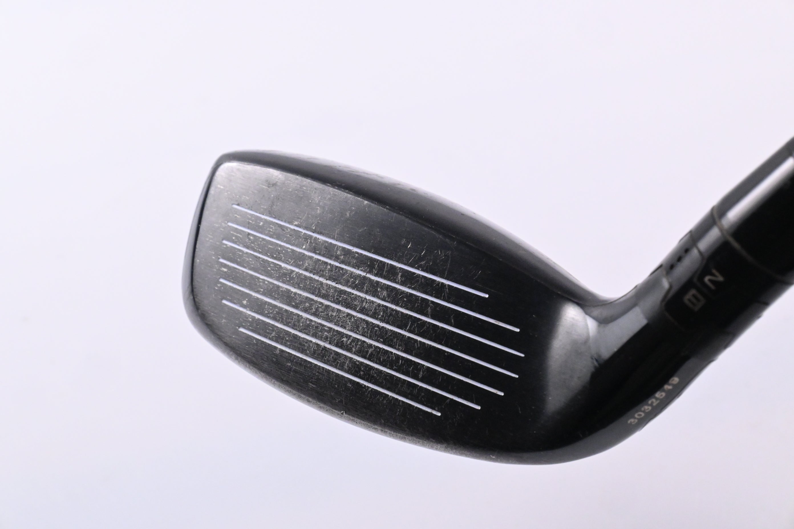 Titleist 818 H2 #3 Hybrid / 21 Degree / Stiff Flex Aldila Rogue Max 85 Shaft