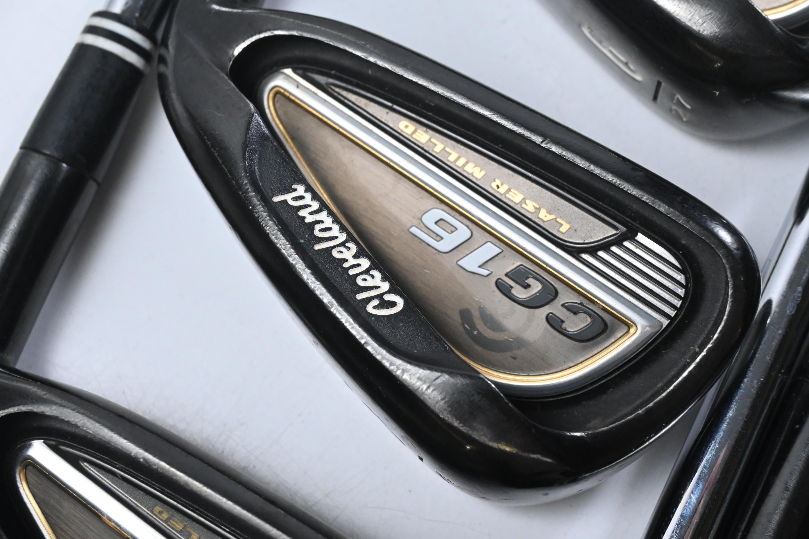 Cleveland CG16 Black Pearl Irons / 4-PW / Regular Flex Cleveland Traction 85