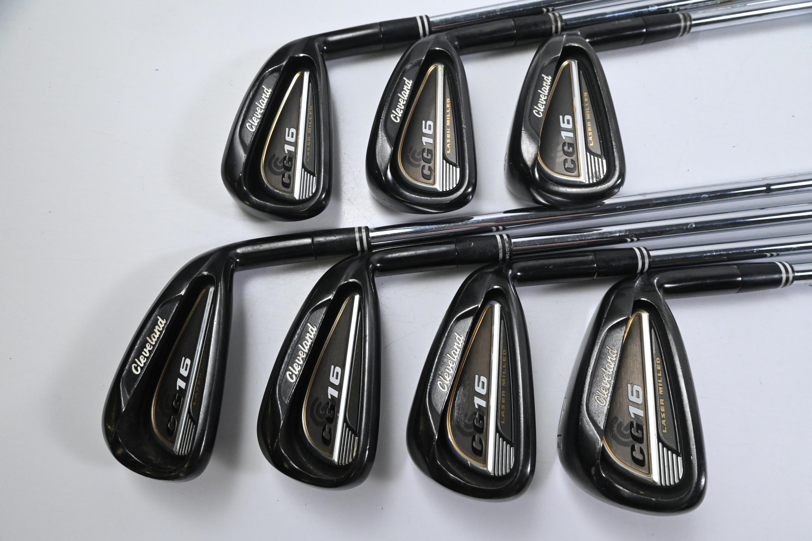 Cleveland CG16 Black Pearl Irons / 4-PW / Regular Flex Cleveland Traction 85