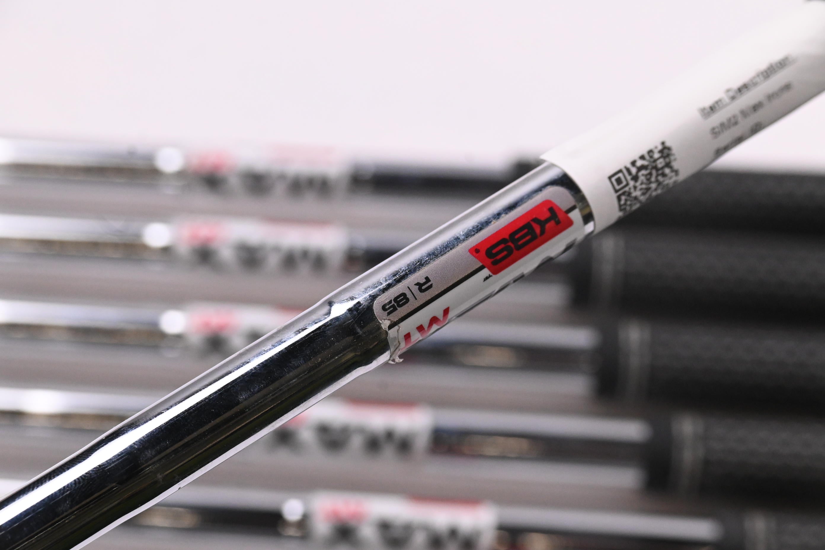 Taylormade SIM2 Max Irons / 5-PW+SW / Regular Flex KBS MAX MT 85 Shafts