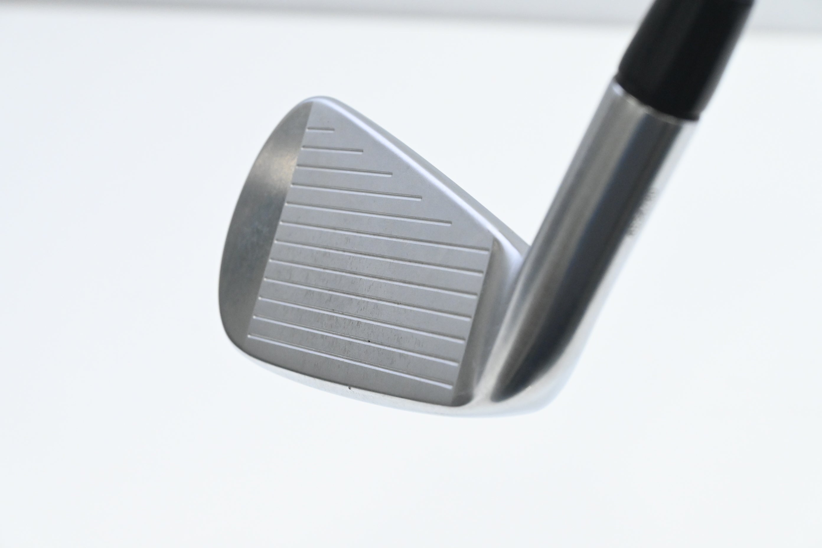 Titleist T200 Utility #2 Iron / 17 Degree / Stiff Flex Tour AD HY-85 Shaft