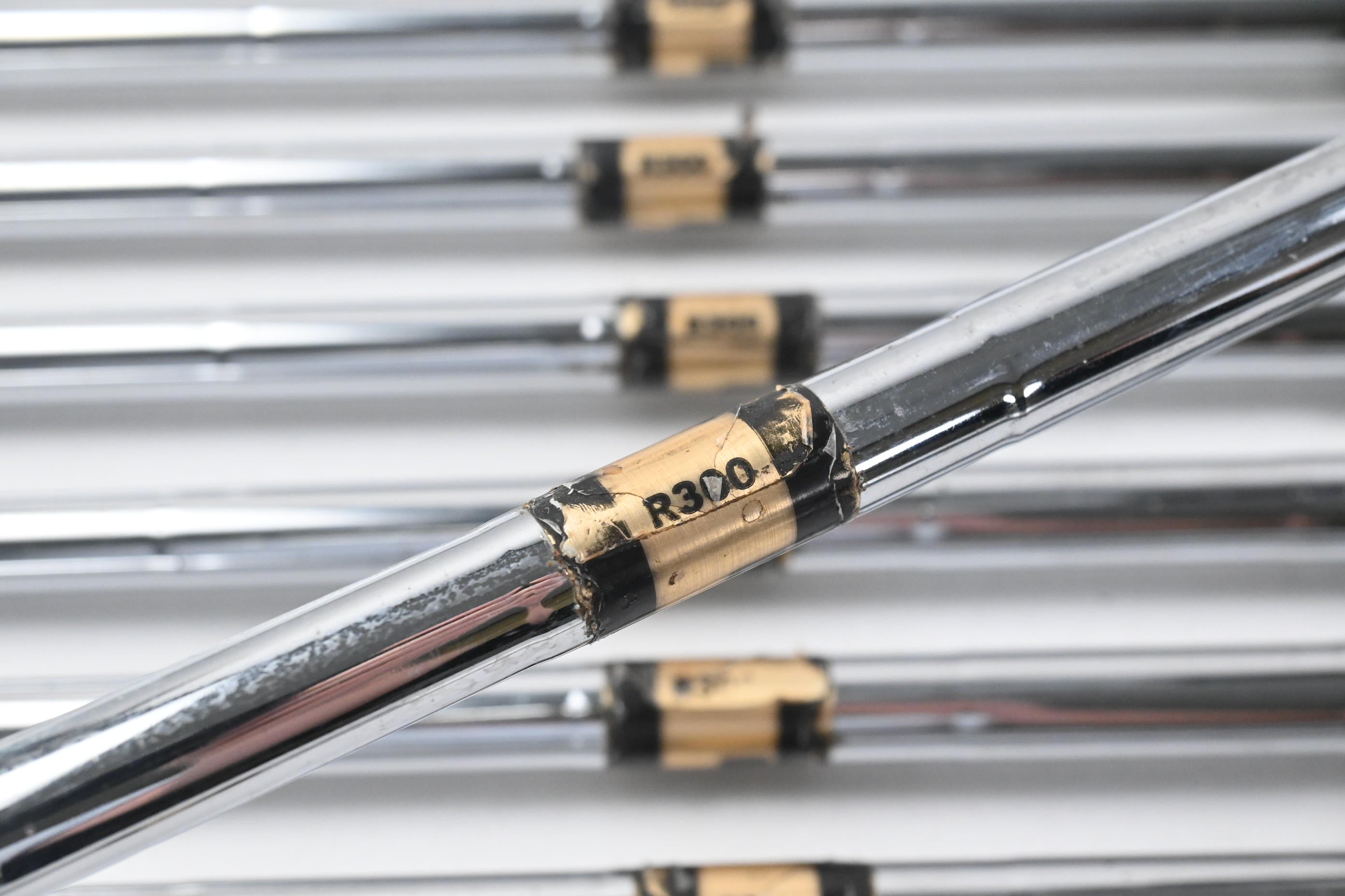 Titleist DCI 962 Irons / 3-PW+SW / Regular Flex Dynamic Gold R300 Shafts