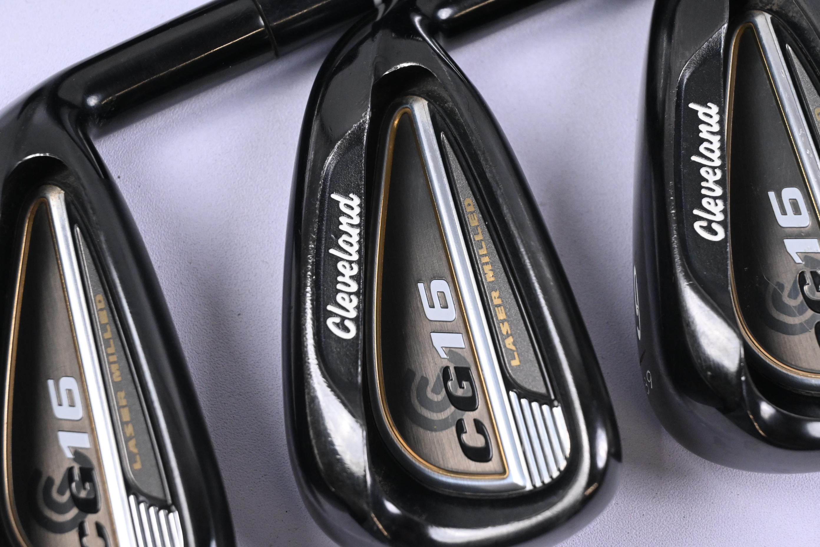 Cleveland CG16 Black Pearl Irons / 4-PW / Regular Flex Traction 85 Shafts