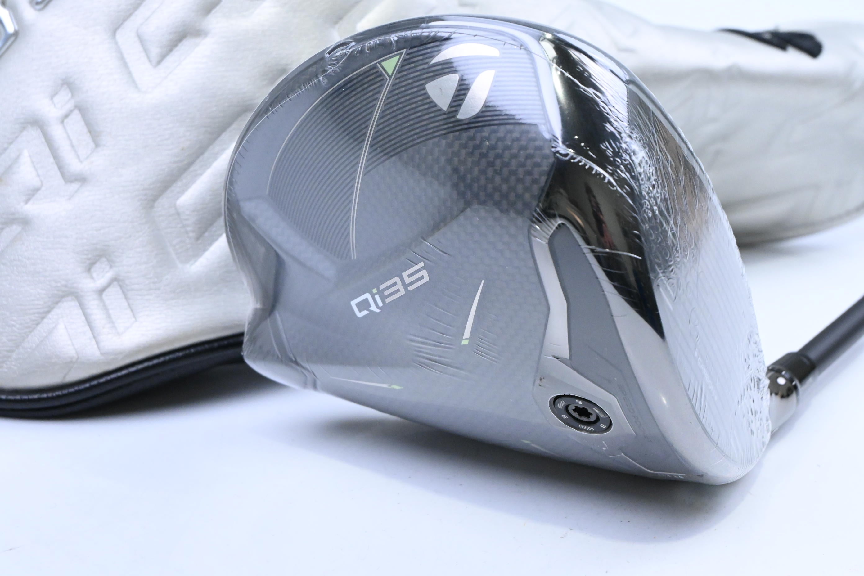 Taylormade Qi35 Driver / 10.5 Degree / Regular Flex Fujikura Ventus Blue 5 Shaft