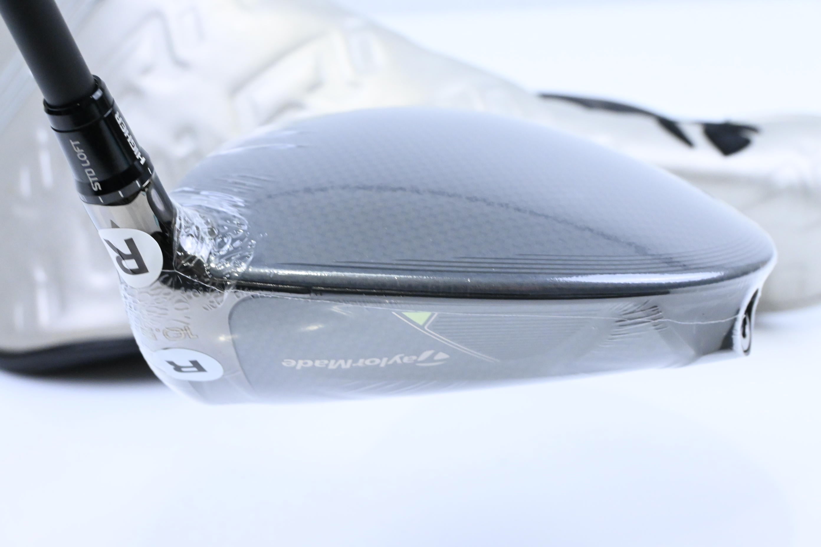 Taylormade Qi35 Driver / 10.5 Degree / Regular Flex Fujikura Ventus Blue 5 Shaft
