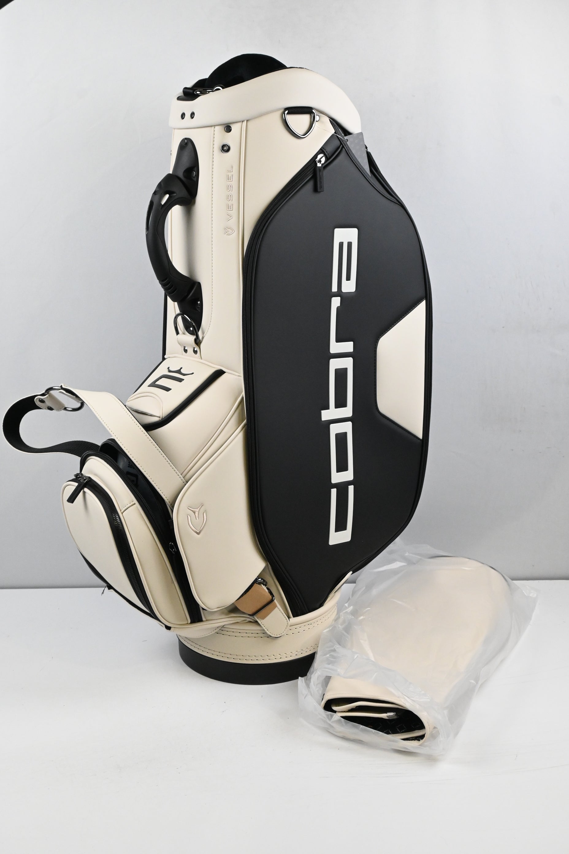 Cobra Vessel Tour Bag / 6-Way Divider / Cream, Black