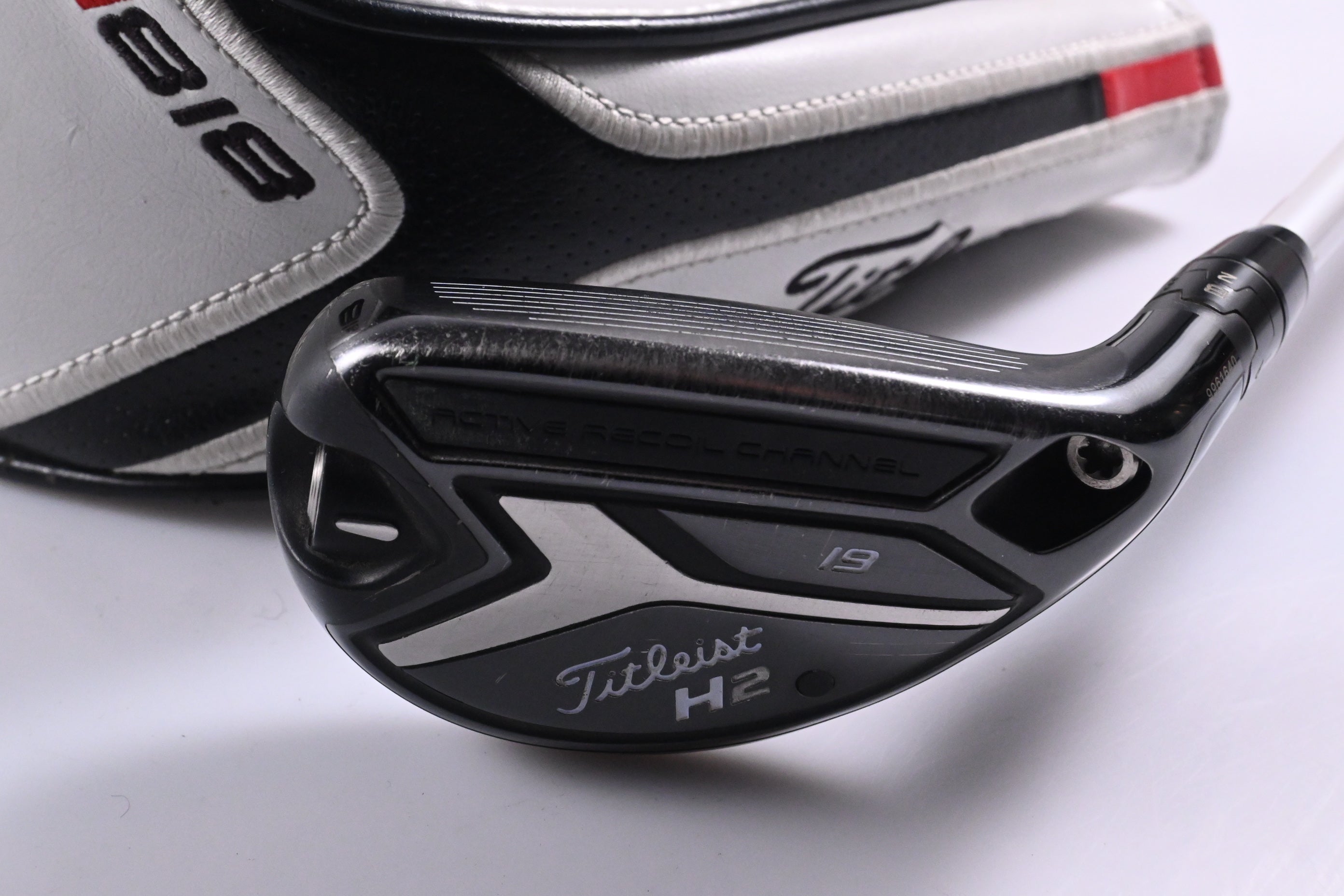 Titleist 818 H2 #3 Hybrid / 19 Degree / X-Flex Aldila Rogue Silver 85 Shaft