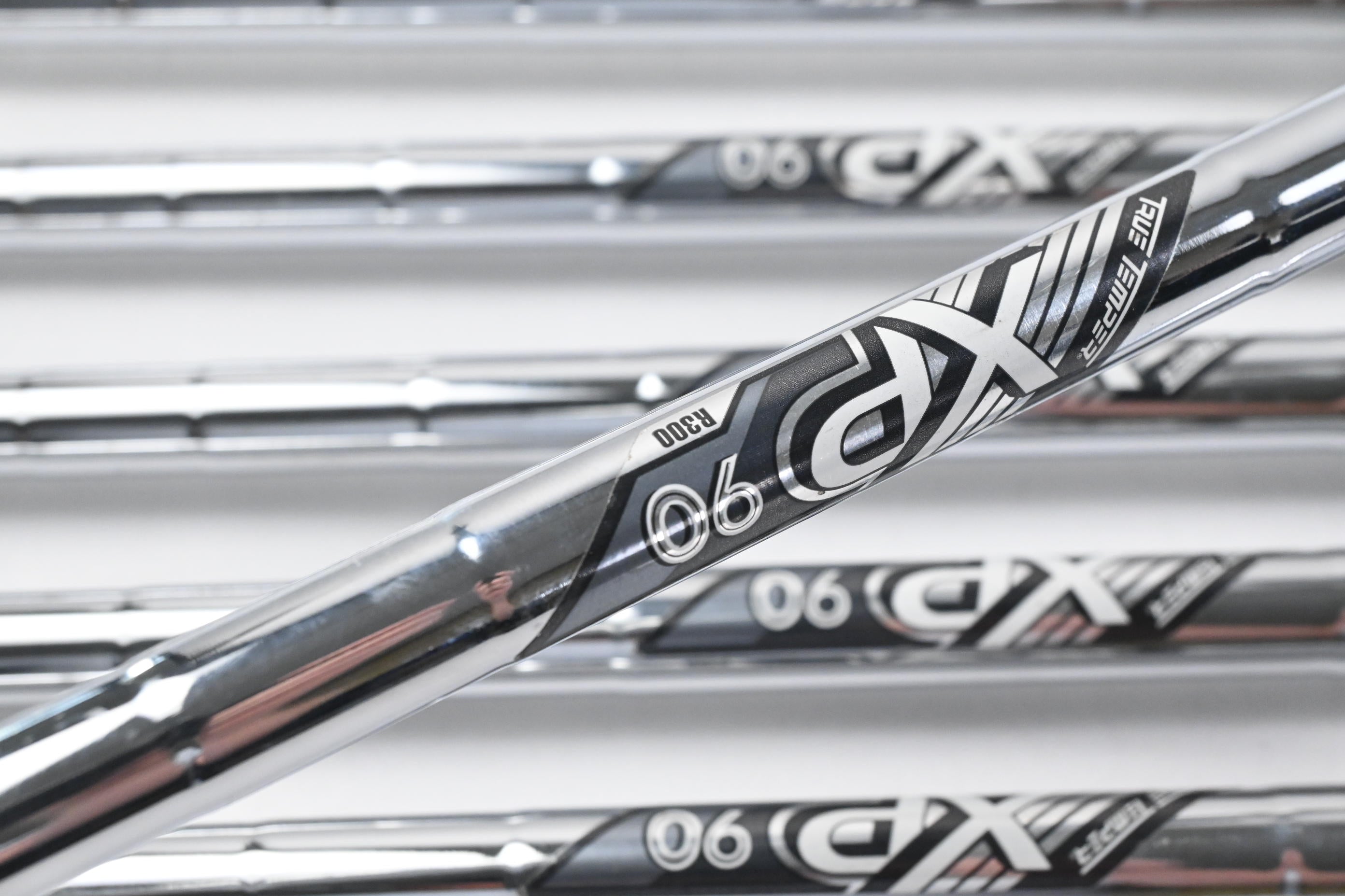 Left Hand Cleveland Launcher XL Halo Irons / 5-PW / Regular Flex XP 90 R300