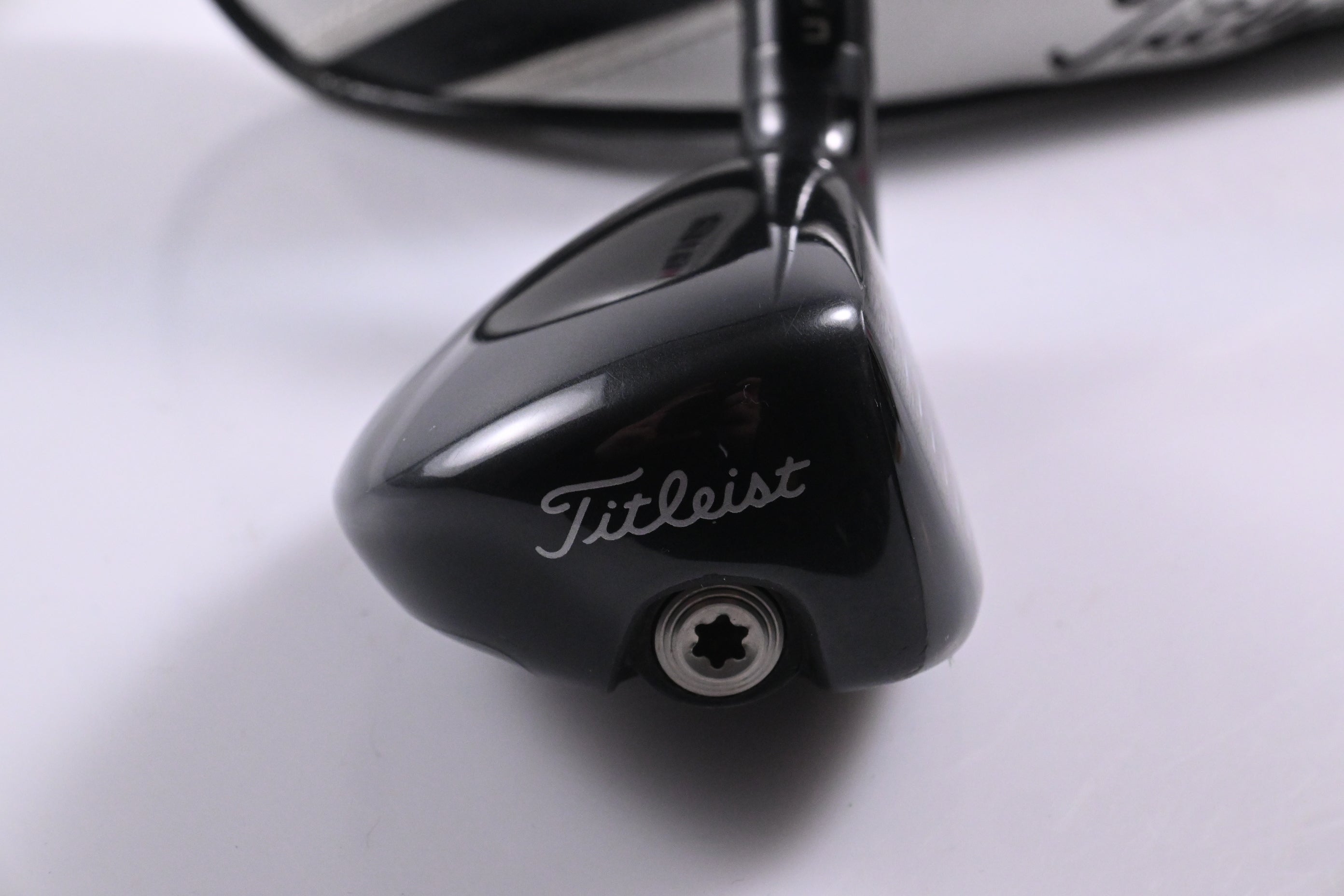 Titleist 818 H2 #3 Hybrid / 19 Degree / X-Flex Aldila Rogue Silver 85 Shaft