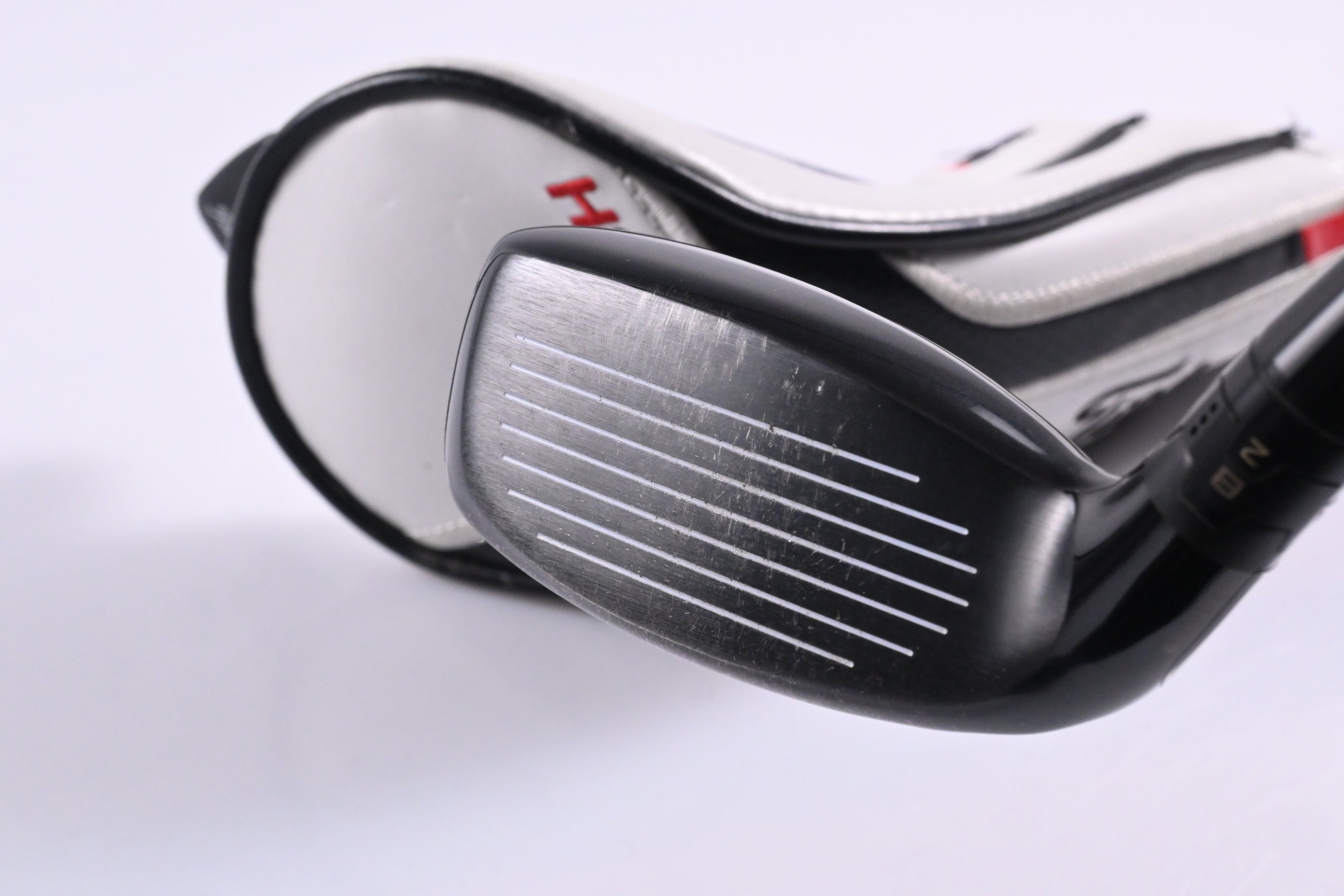 Titleist 818 H2 #3 Hybrid / 19 Degree / X-Flex Aldila Rogue Silver 85 Shaft