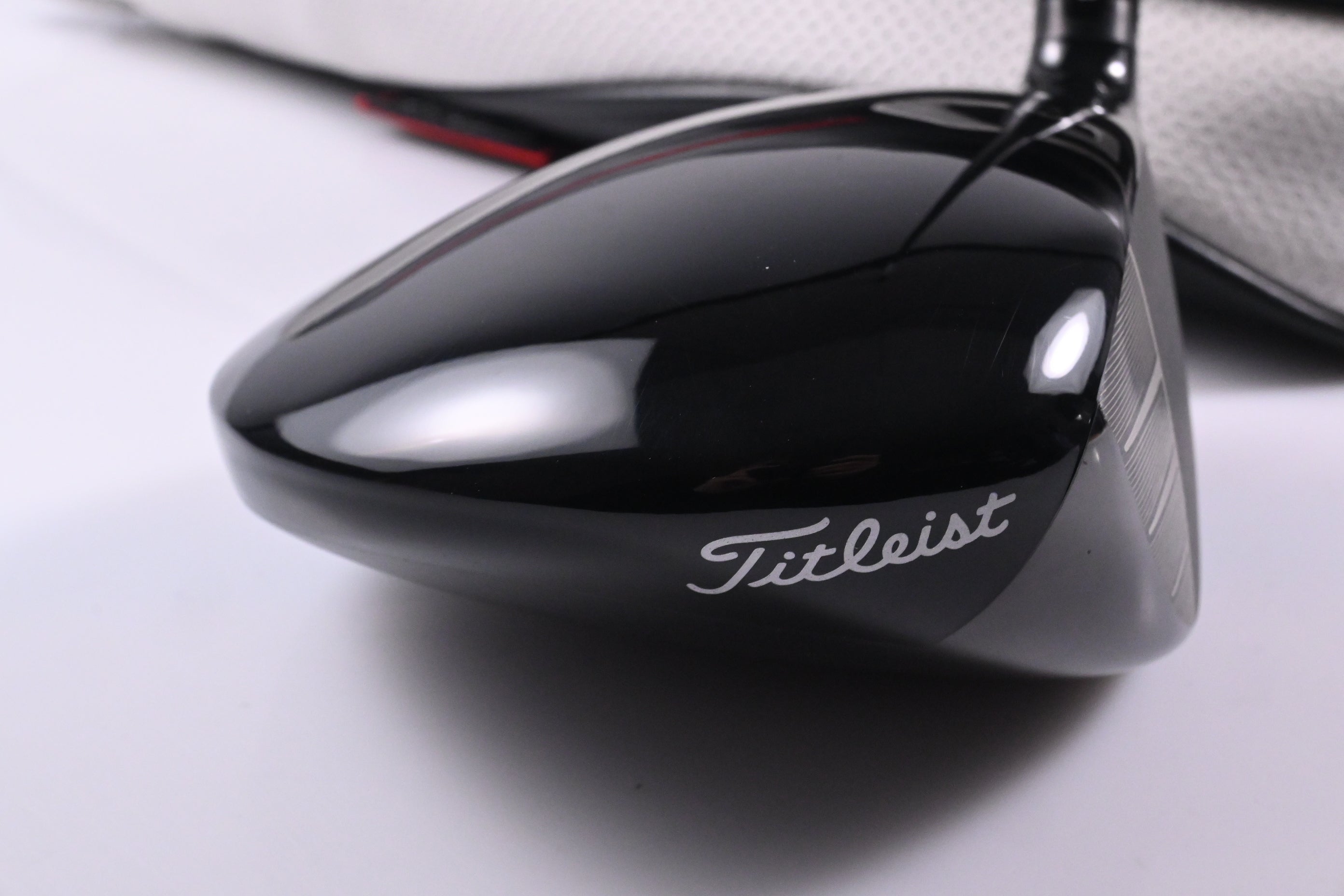 Titleist GT2 Driver / 10 Degree / Stiff Flex Aldila Rogue Black 80 Shaft