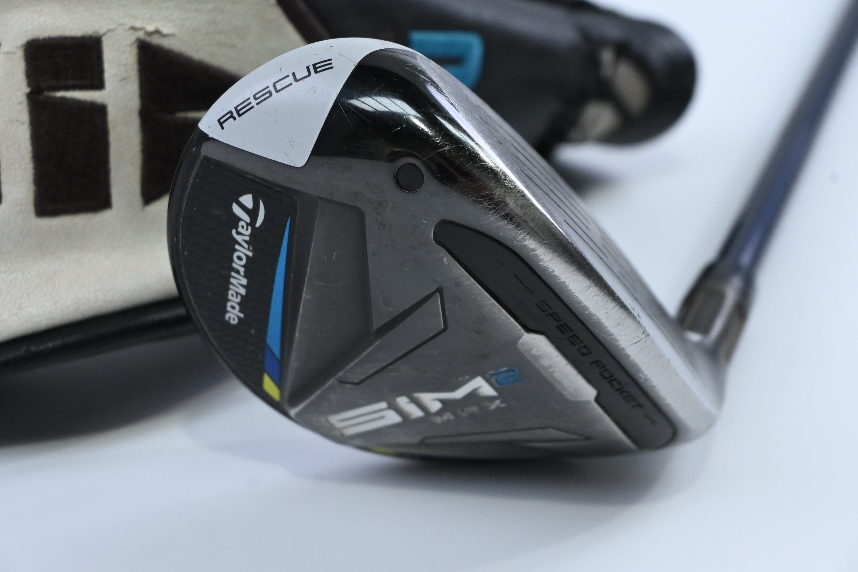 Taylormade SIM2 Max #4 Hybrid / 22 Degree / Regular Flex Fujikura Ventus Blue 6