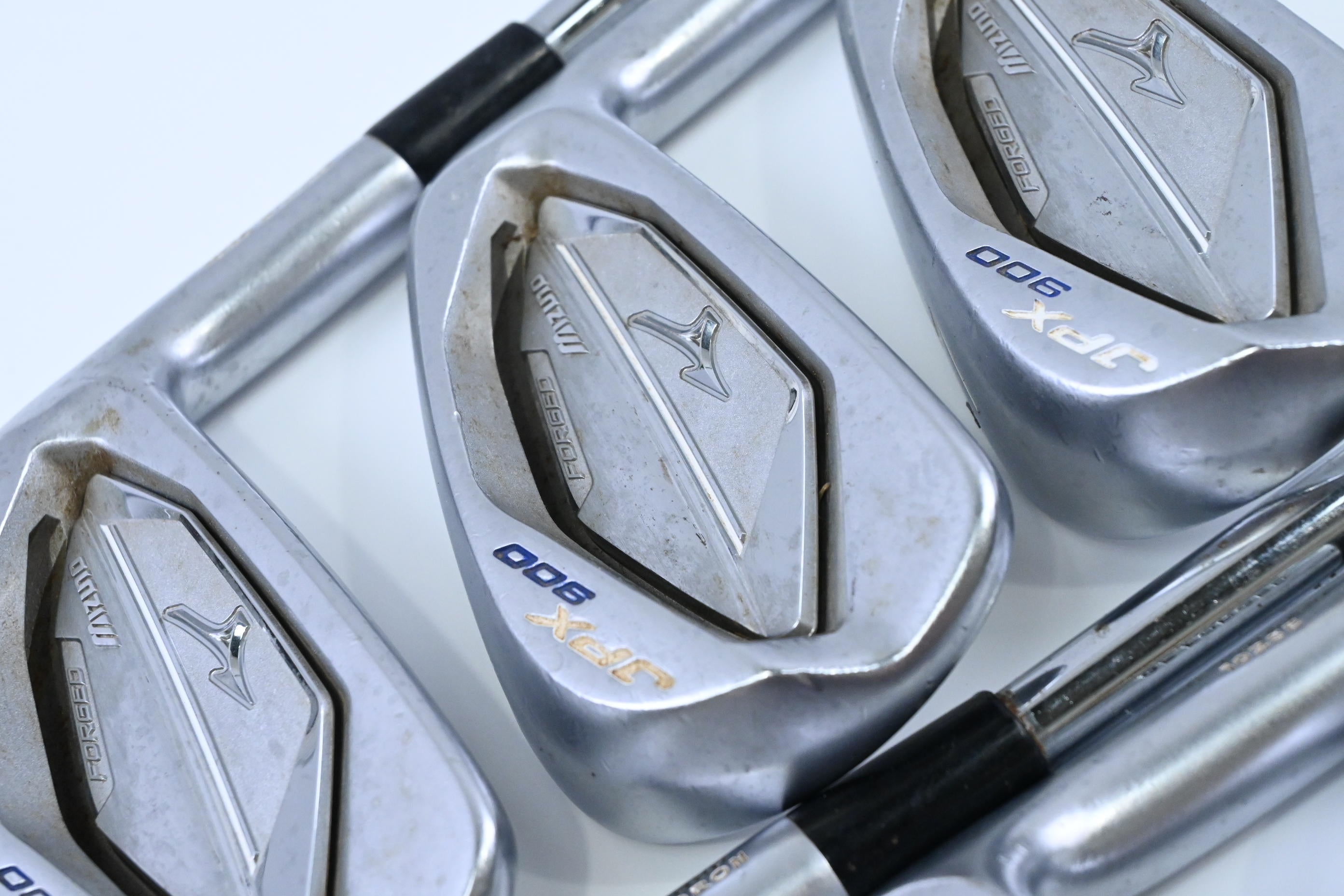 Mizuno JPX 900 Forged Irons / 5-PW / Stiff Flex Project X LZ Shafts