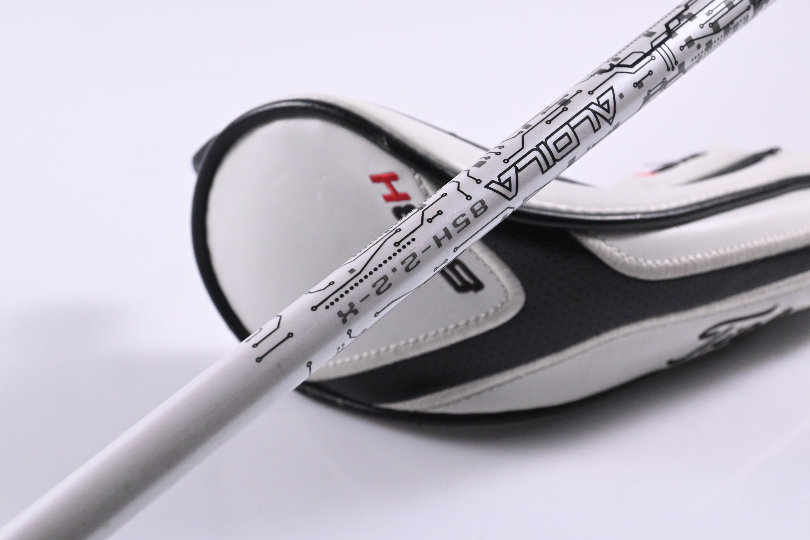 Titleist 818 H2 #3 Hybrid / 19 Degree / X-Flex Aldila Rogue Silver 85 Shaft