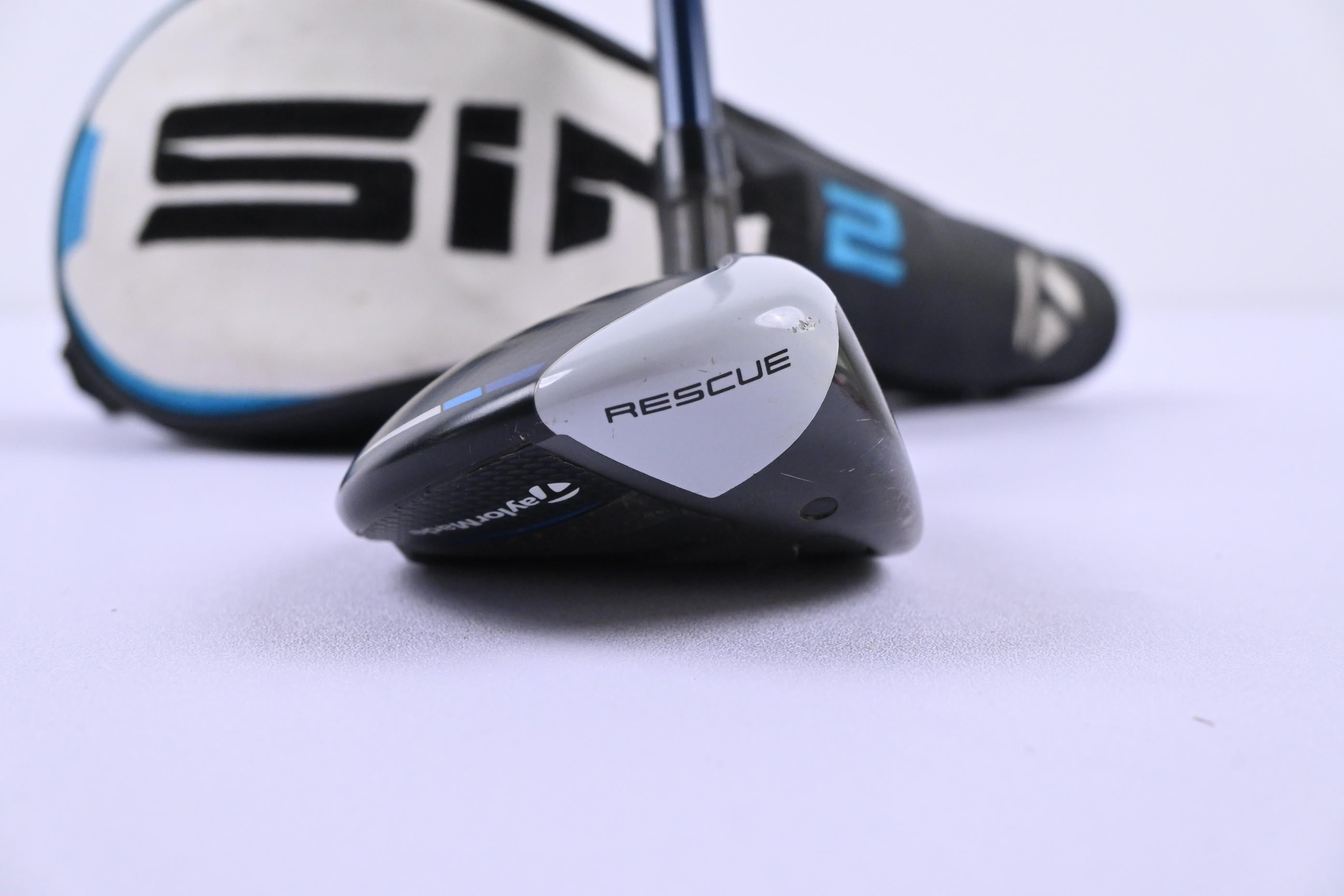 Taylormade SIM2 Max #4 Hybrid / 22 Degree / Regular Flex Fujikura Ventus Blue 6