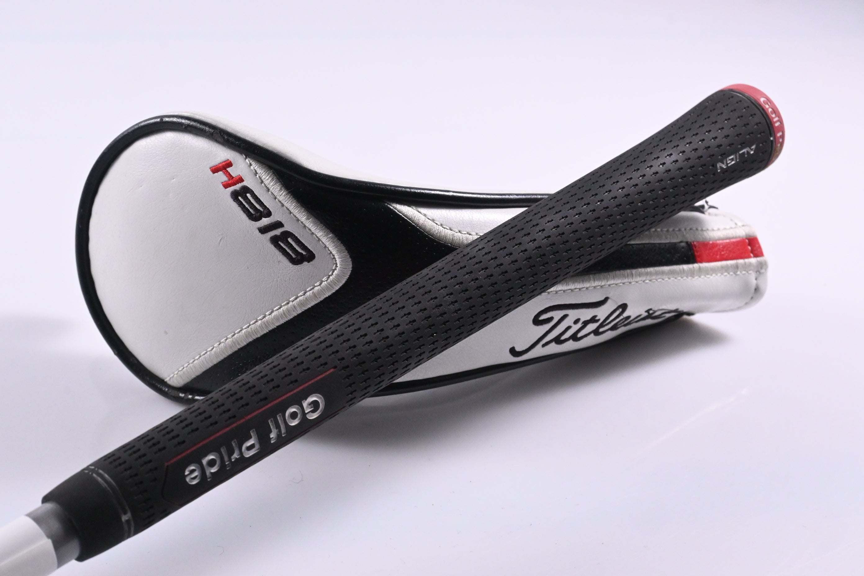 Titleist 818 H2 #3 Hybrid / 19 Degree / X-Flex Aldila Rogue Silver 85 Shaft