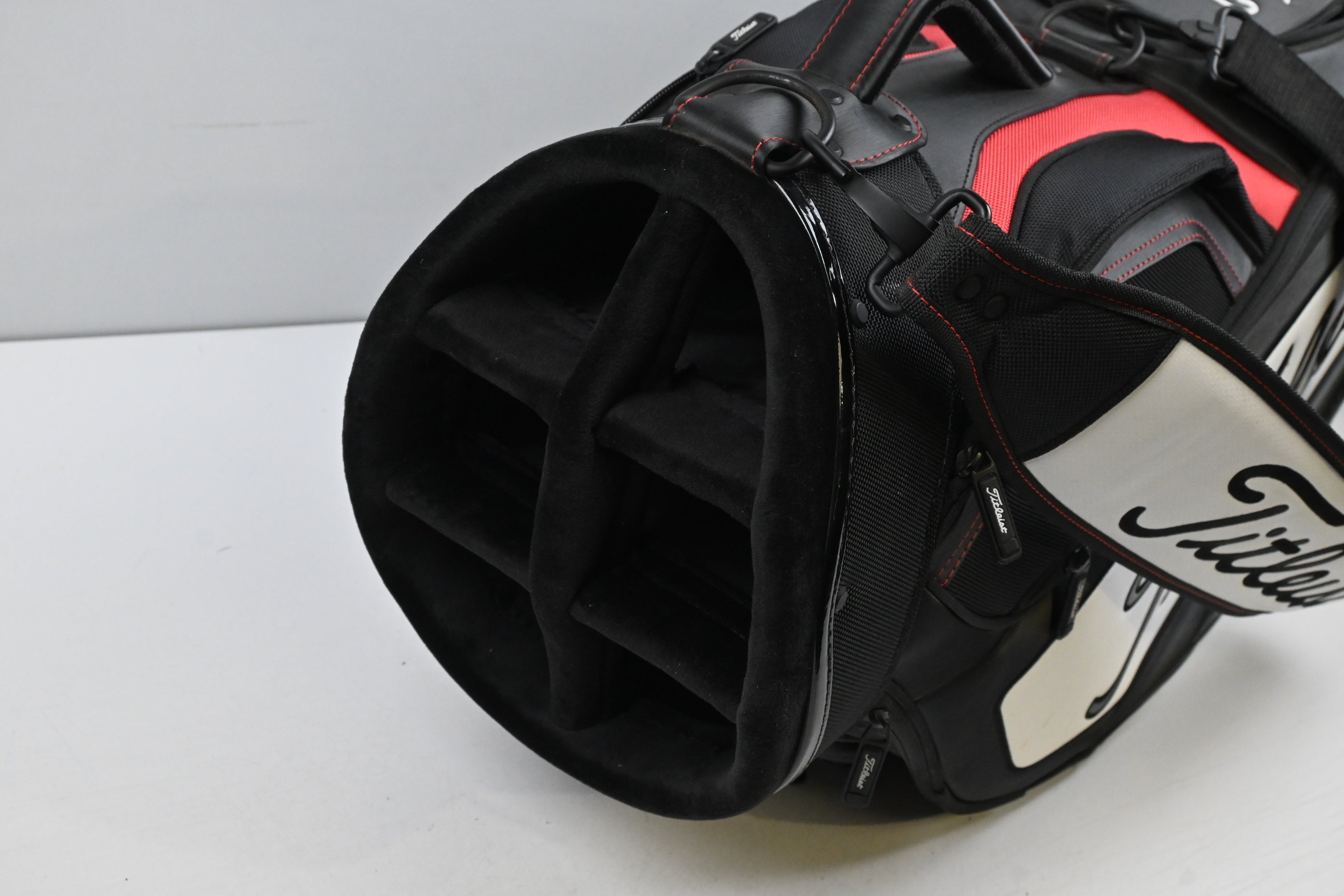Titleist Tour Bag / 6-Way Divider / Black, Red, White
