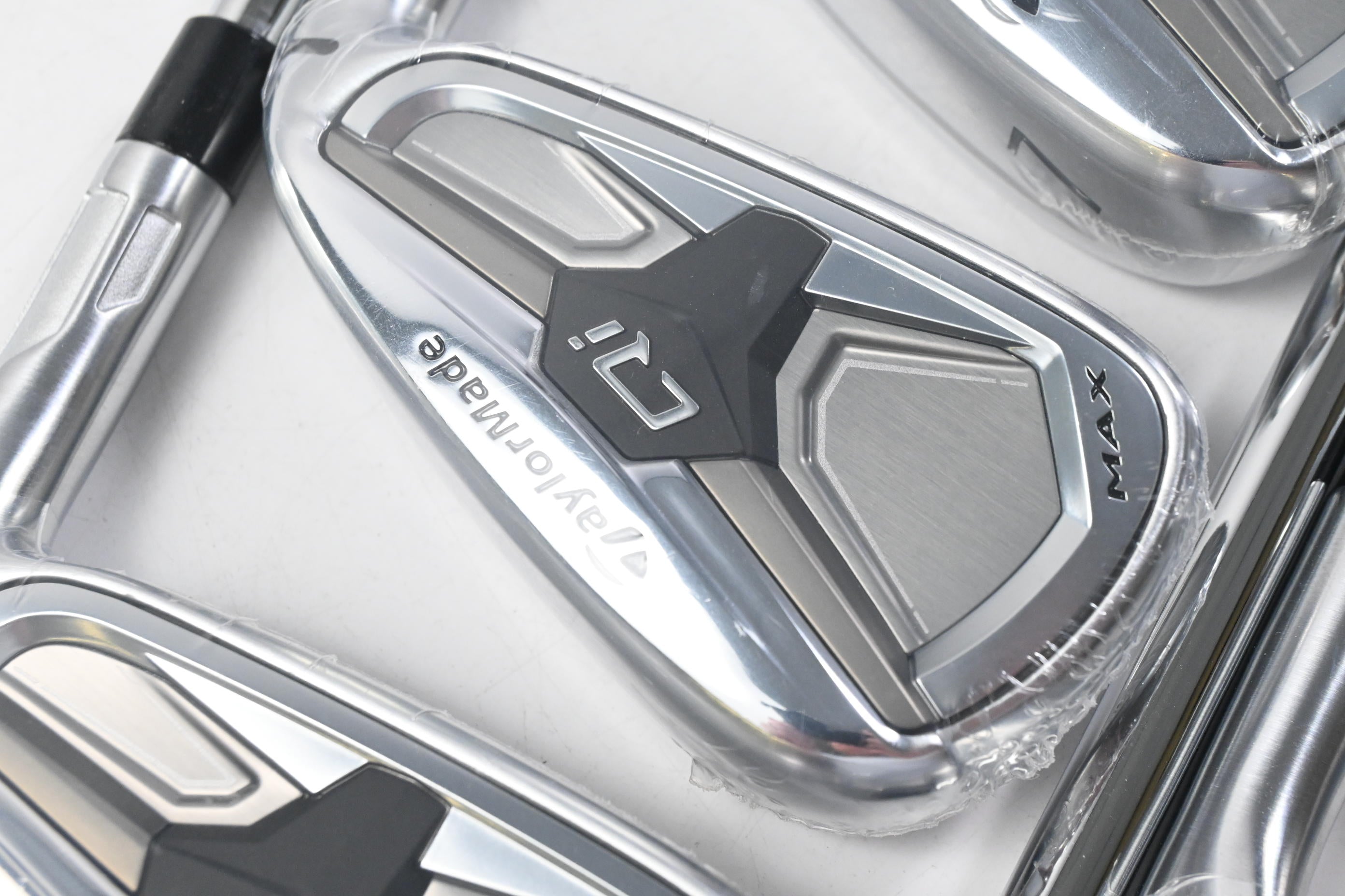 Taylormade Qi Irons / 5-PW+SW / Regular Flex KBS MAX MT 85 Shafts