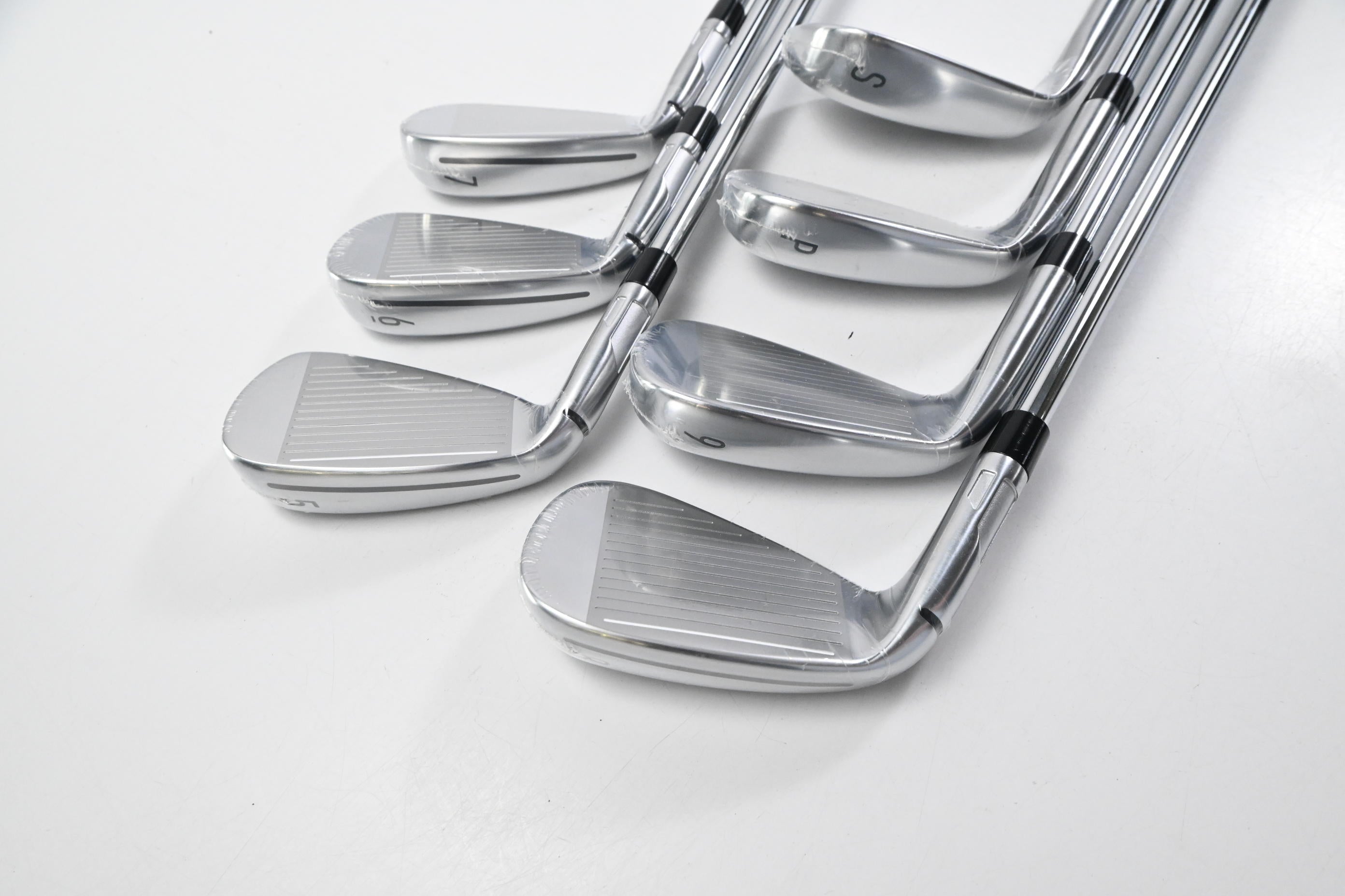 Taylormade Qi Irons / 5-PW+SW / Regular Flex KBS MAX MT 85 Shafts