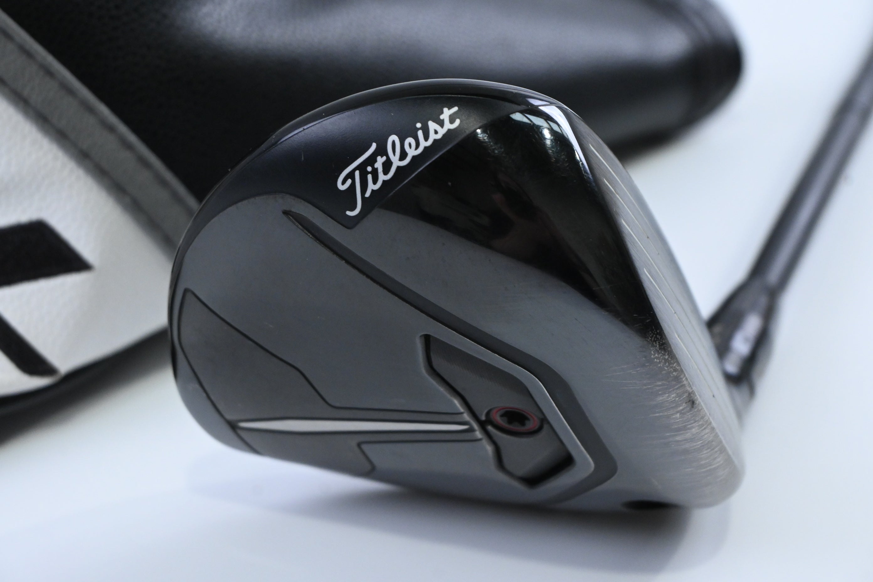 Titleist TSR2 #5 Wood / 18 Degree / Regular Flex HZRDUS Gen4 Red CB 60 Shaft