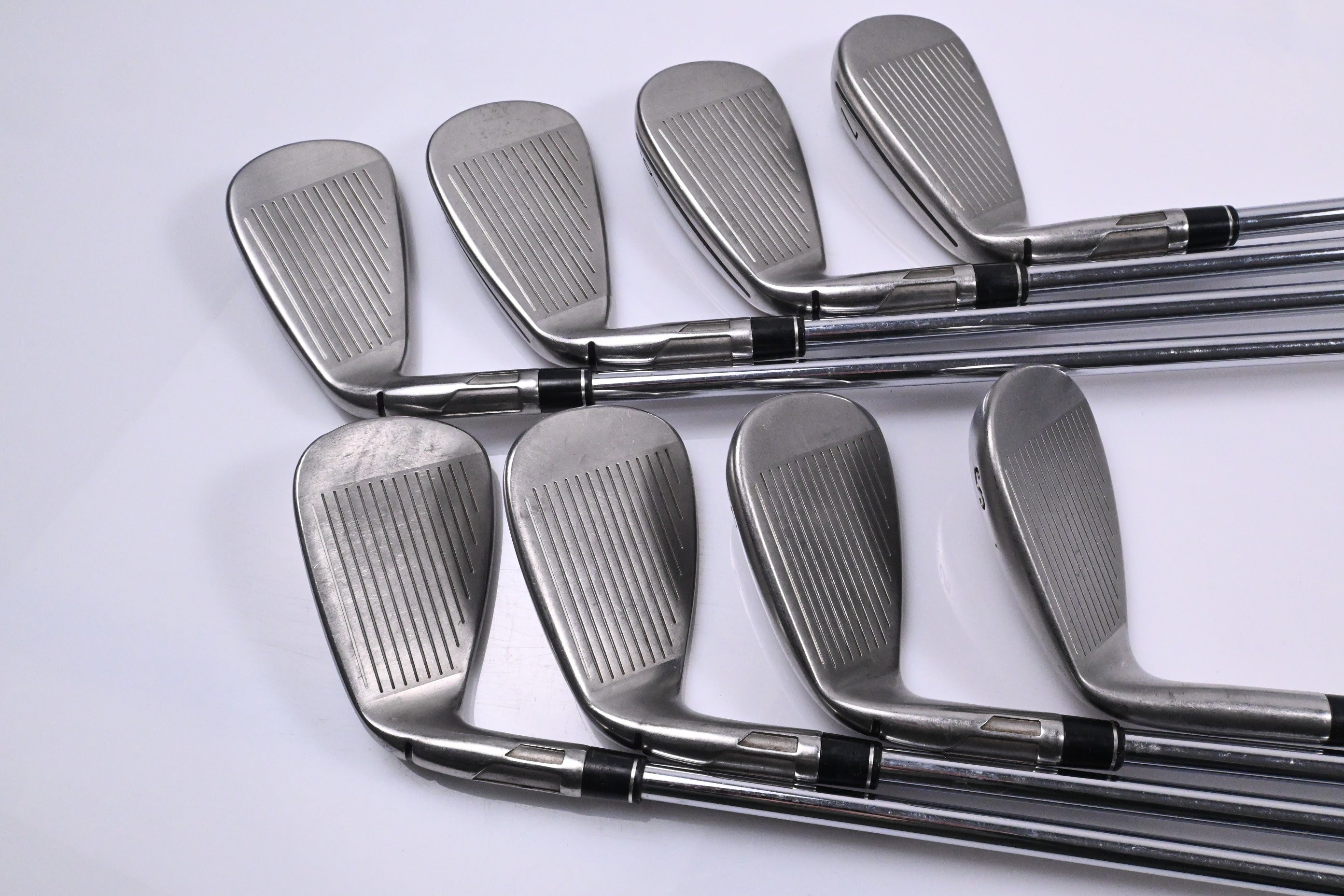 Taylormade SIM2 Max Irons / 4-PW+SW / Regular Flex KBS Max MT 85 Shafts