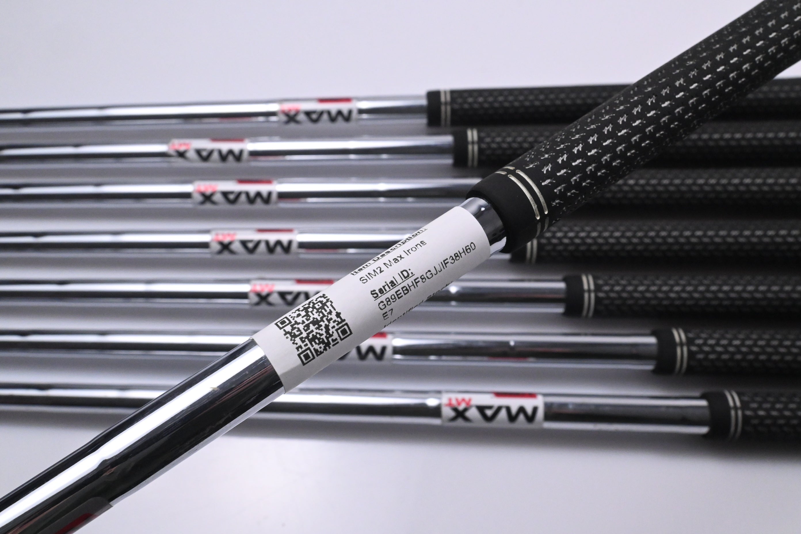 Taylormade SIM2 Max Irons / 4-PW+SW / Regular Flex KBS Max MT 85 Shafts