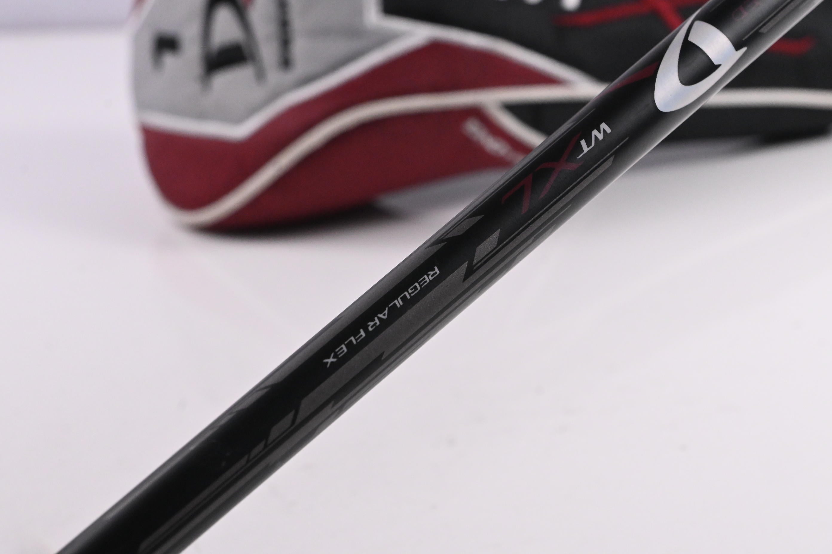 Wilson Deep Red XL Driver / 10.5 Degree / Regular Flex Wilson Shaft