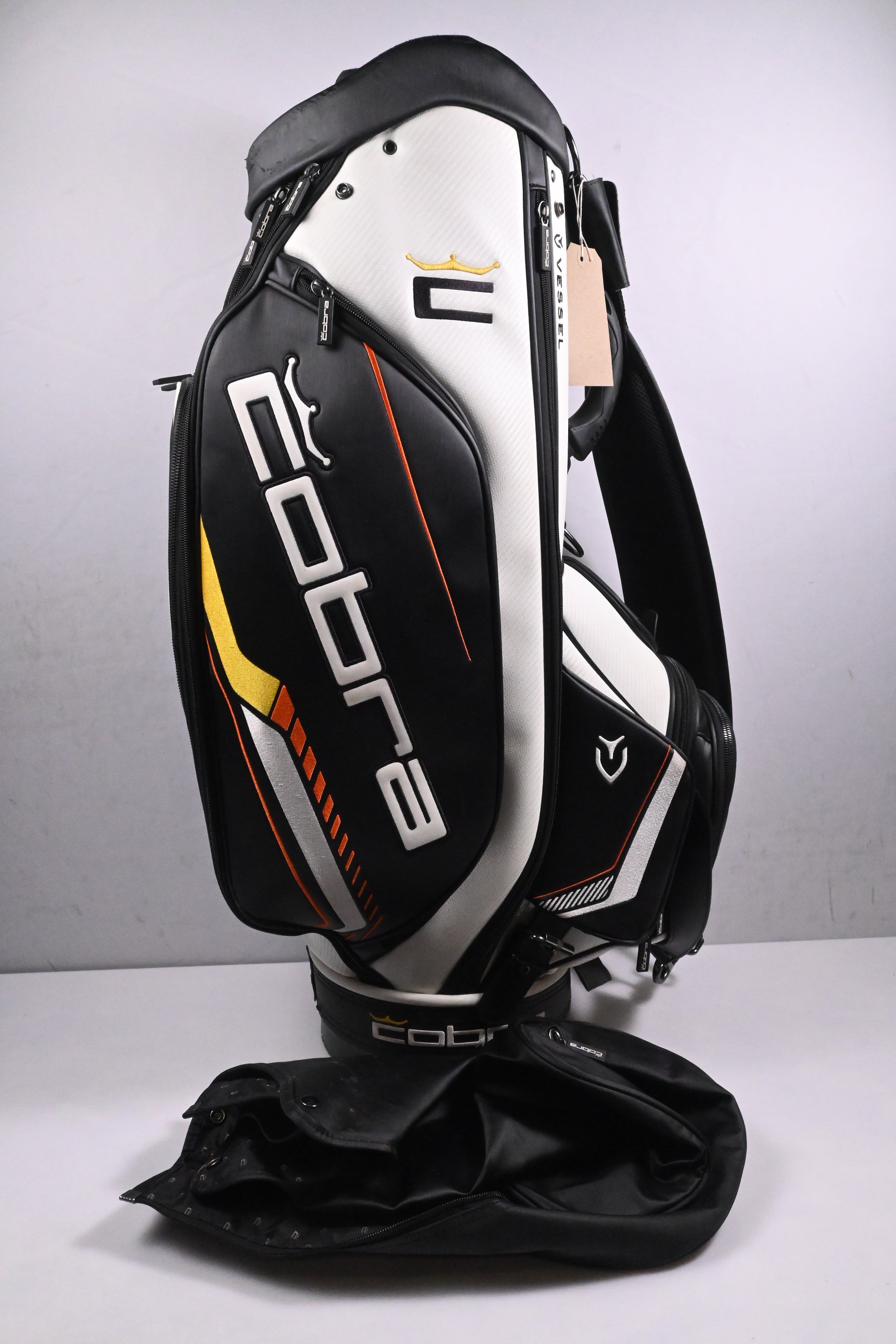 Cobra Vessel Tour Bag / 6-Way Divider / White, Black