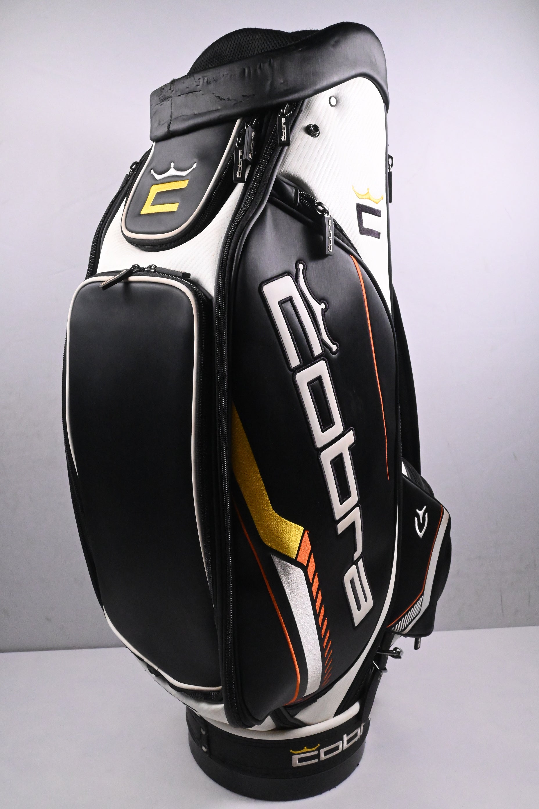 Cobra Vessel Tour Bag / 6-Way Divider / White, Black