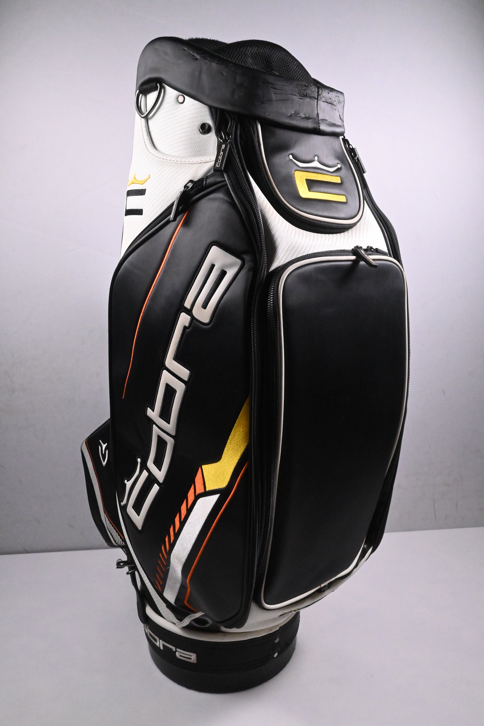 Cobra Vessel Tour Bag / 6-Way Divider / White, Black