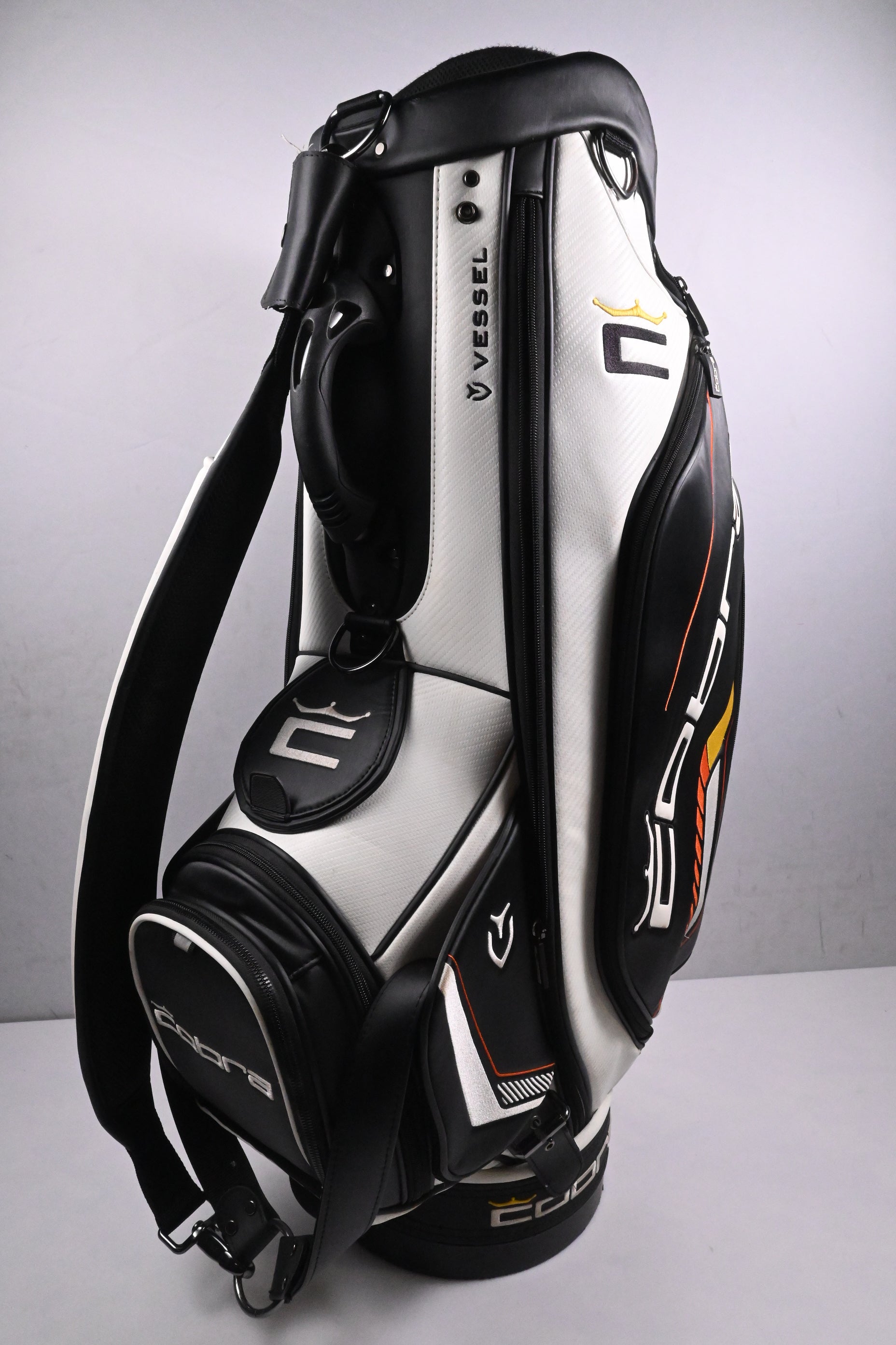 Cobra Vessel Tour Bag / 6-Way Divider / White, Black