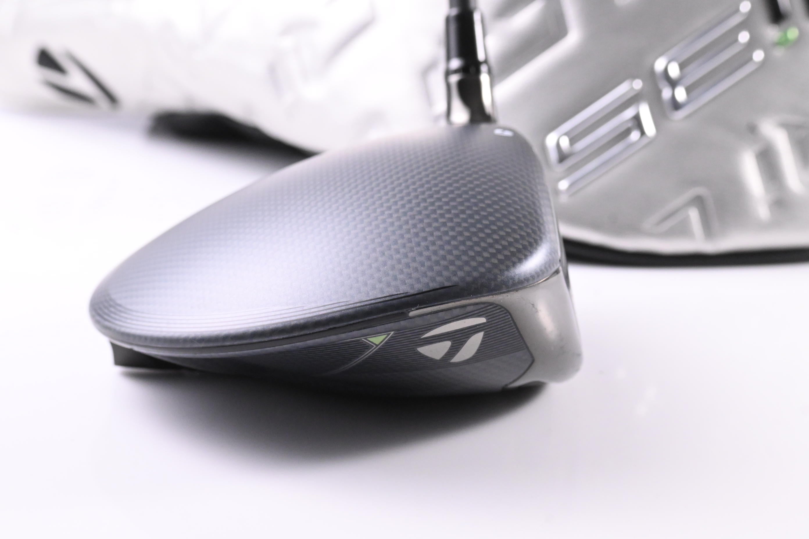 Taylormade Qi35 Driver / 10.5 Degree / Regular Flex Fujikura Ventus Blue 5 Shaft