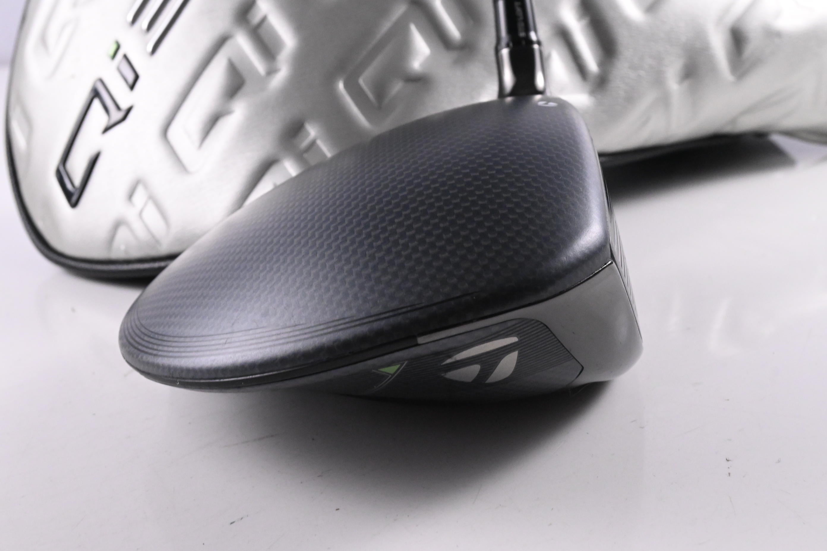 Taylormade Qi35 Driver / 9 Degree / Regular Flex Vanquish 4 Shaft
