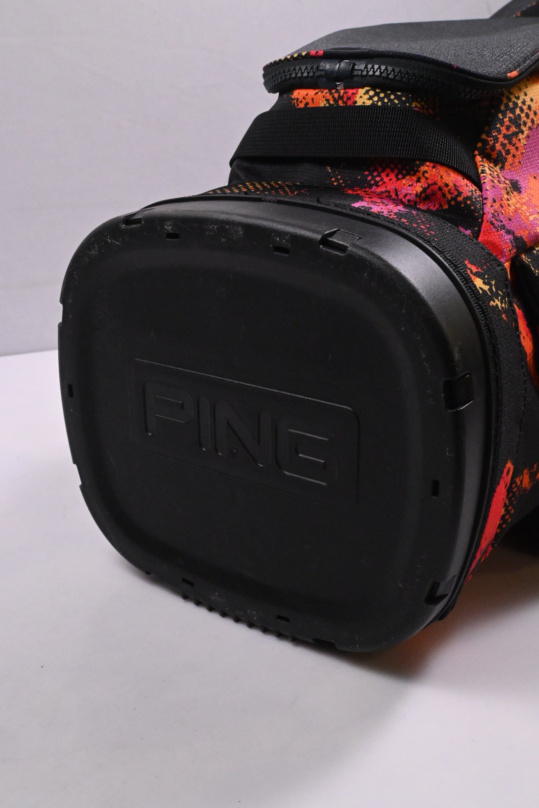Ping Hoofer Lite LTD Edition Stand Bag / 4-Way Divider / Black, Pink, Orange