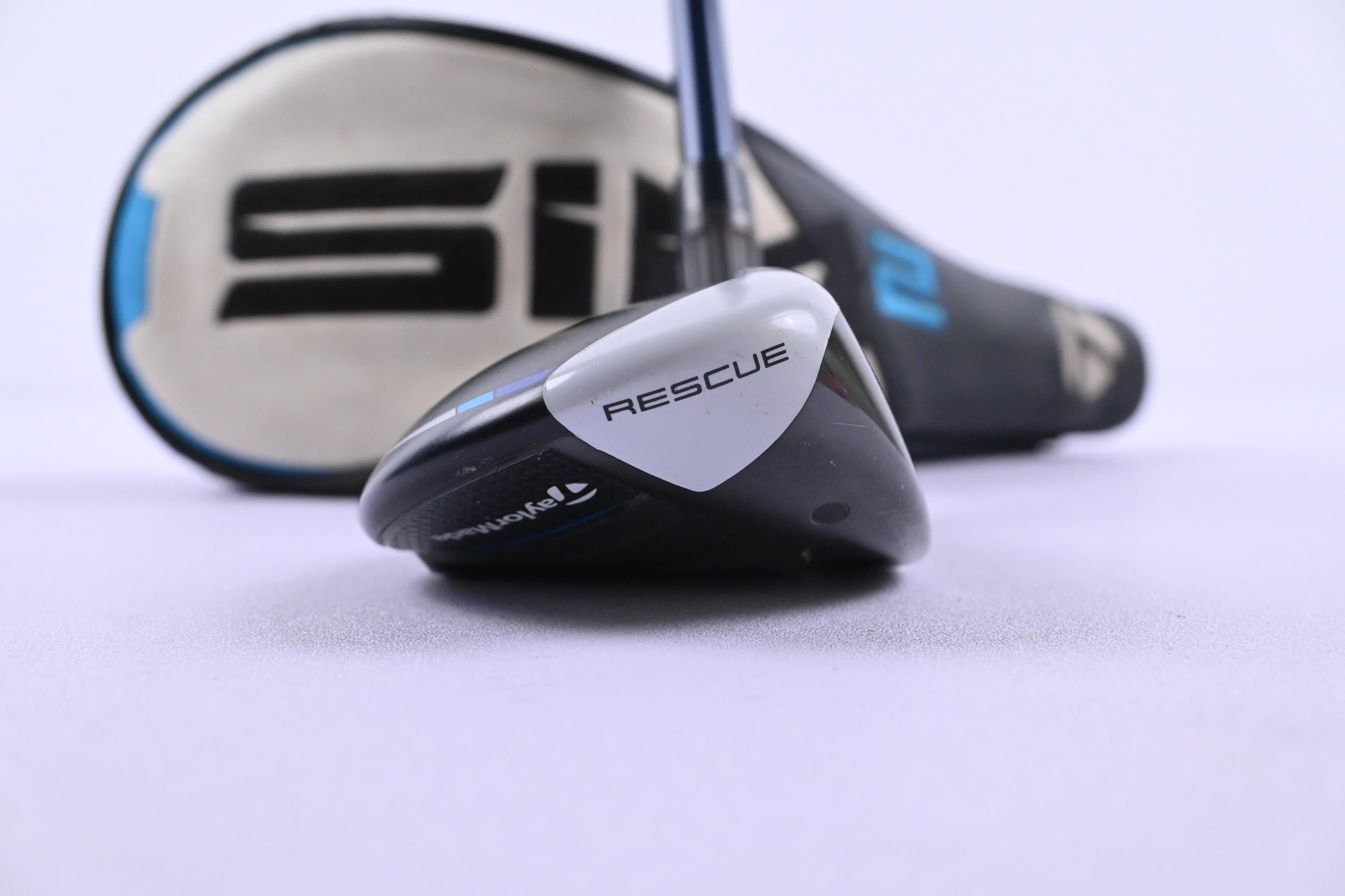 Taylormade SIM2 Max #4 Hybrid / 22 Degree / Regular Flex Fujikura Ventus Blue 6
