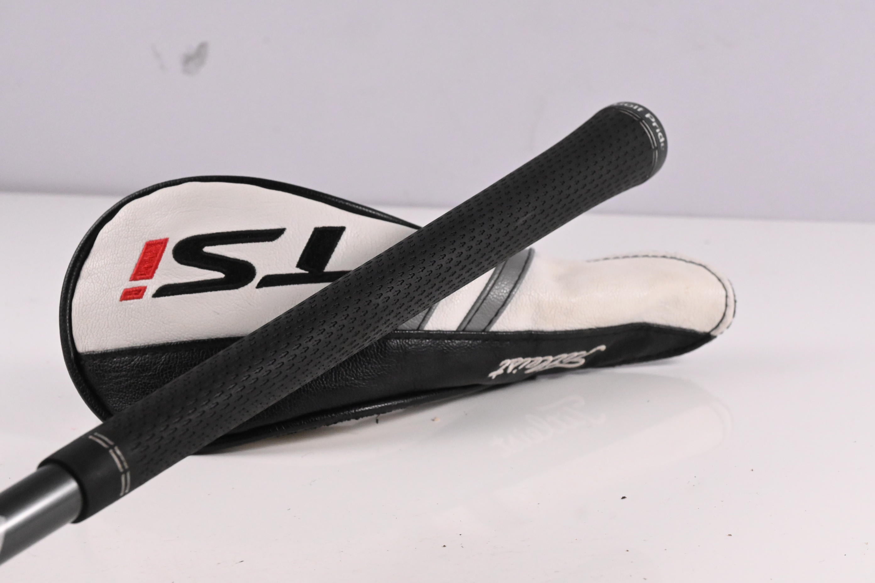 Titleist TSR2 #3 Hybrid / 18 Degree / Regular Flex Aldila Ascent 50 Shaft