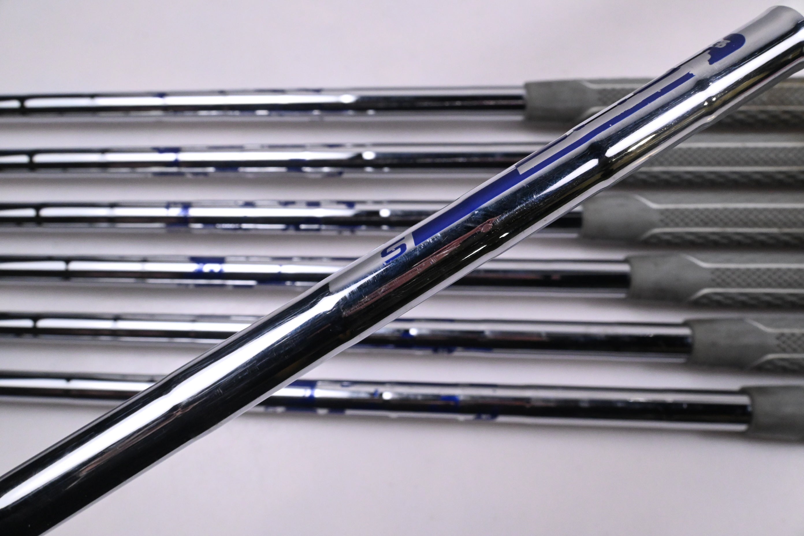 Ping i210 Irons / 4-PW / Black Dot / Stiff Flex Ping AWT 2.0 Shafts