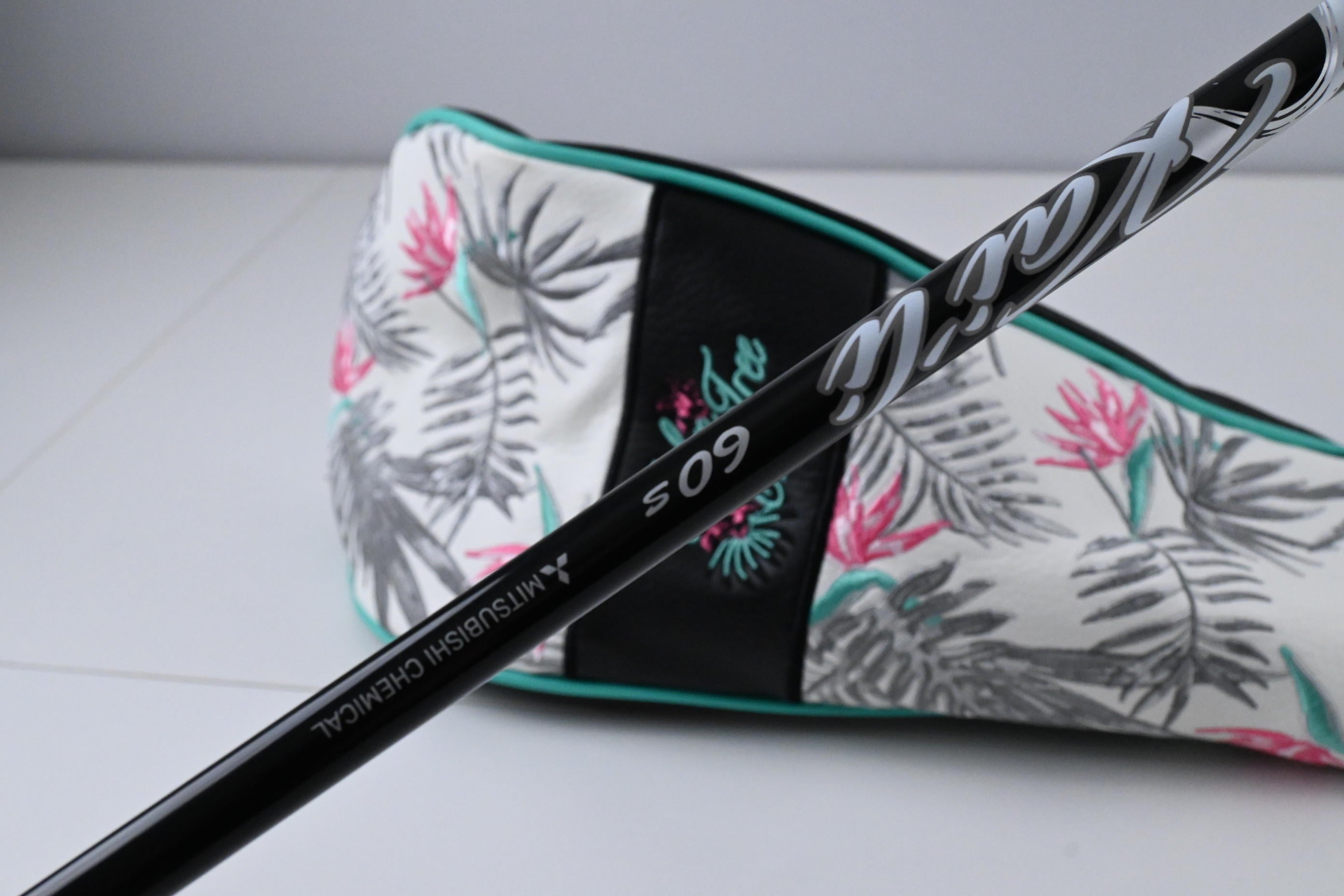 Cobra Aerojet Palm Tree Crew Driver / 9 Degree / Stiff Flex Kai'li White 60