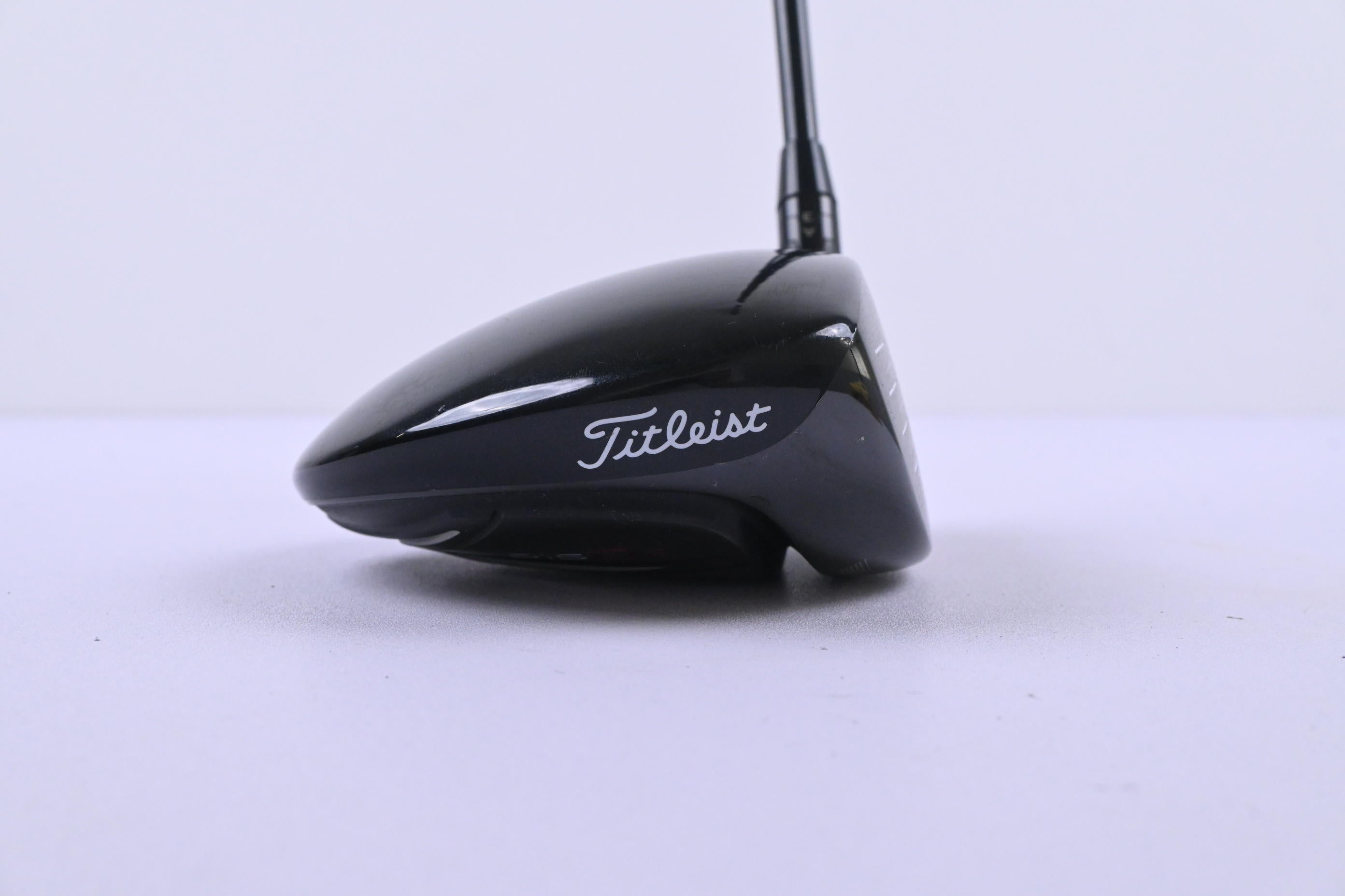 Titleist 915 D2 Driver / 10.5 Degree / Stiff Flex HZRDUS RDX Black Smoke 60