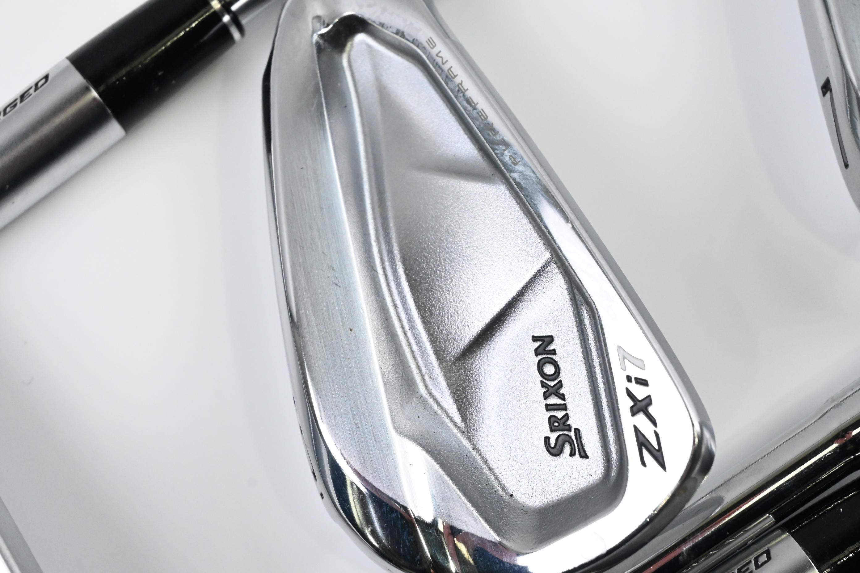 Srixon ZXi7 Irons / 5-PW+AW / X-Flex Dynamic Gold Mid 115 X100 Shafts